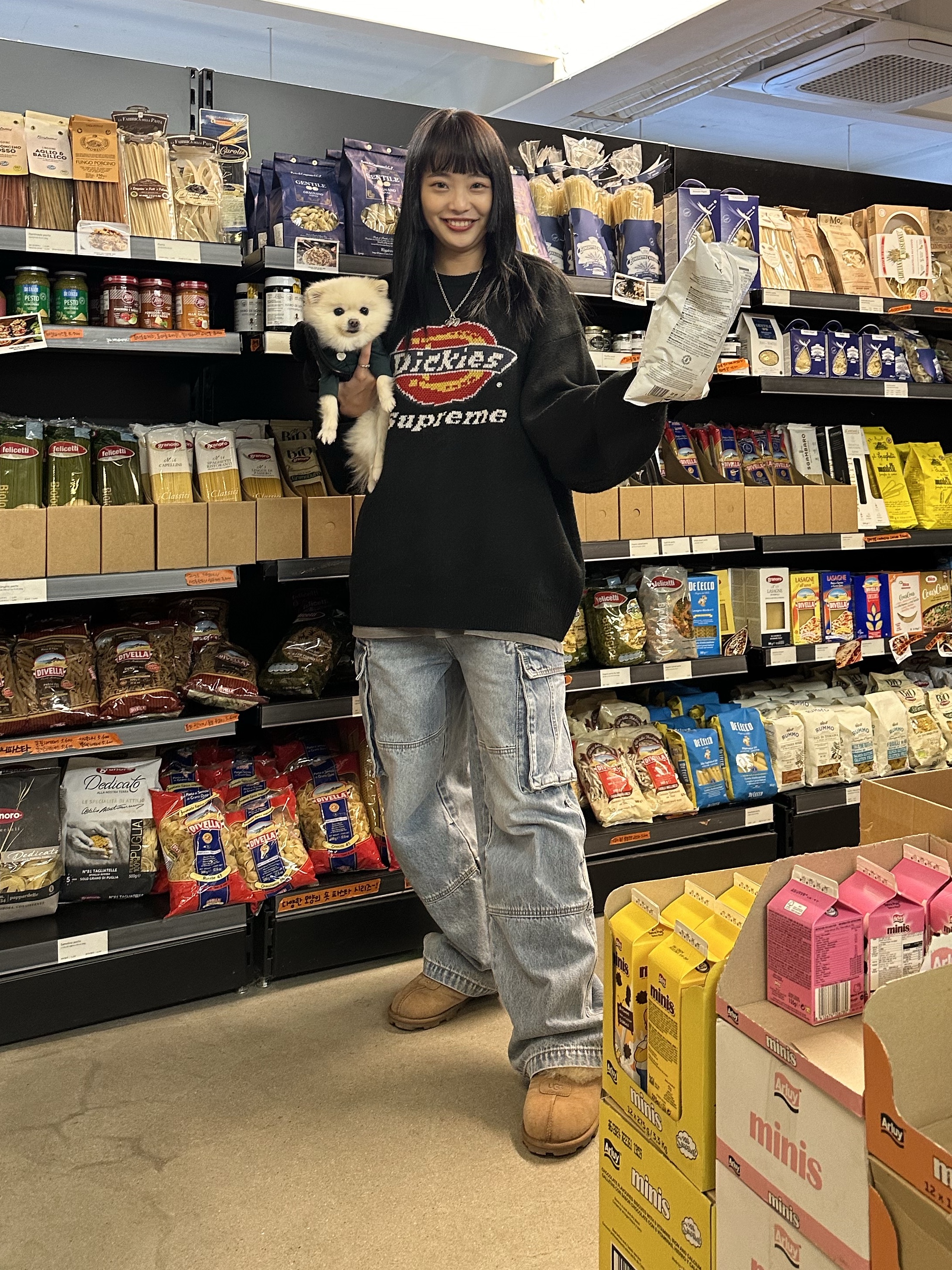 Supreme x Dickies Sweater Black - 22FW, (W) UGG Coquette Slipper Chestnut 착용 스타일 - 4