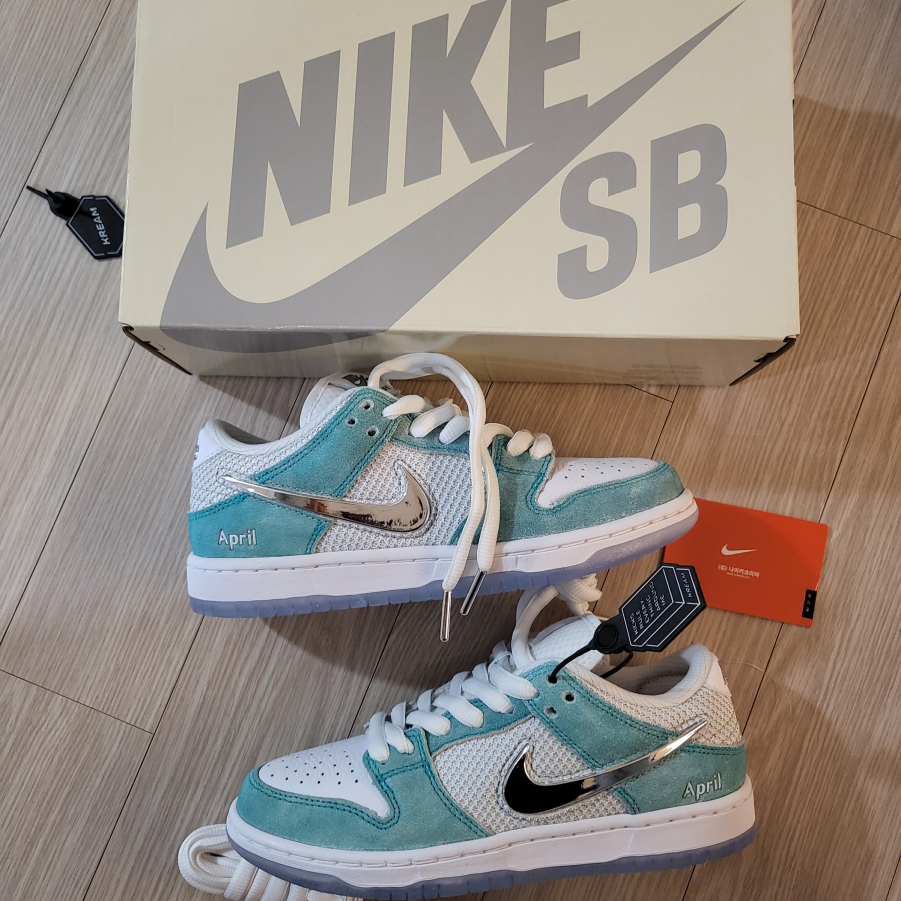 Nike x April Skateboards SB Dunk Low Pro QS Racer Blue Metallic Silver 착용 스타일 - 2