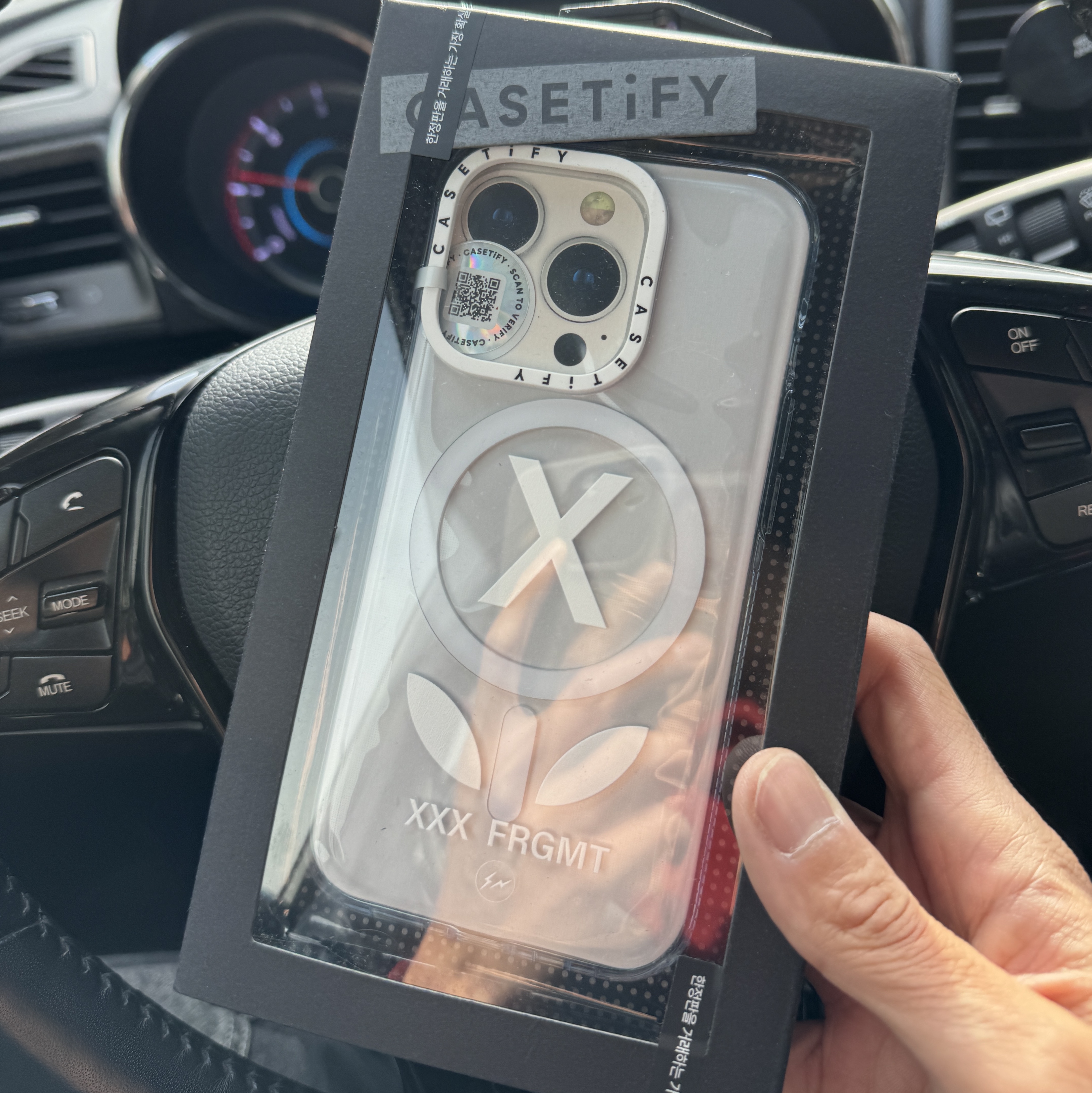 Casetify x Fragment x God Selection XXX Flower White iphone Magsafe Case Clear White Camera Ring 착용 스타일
