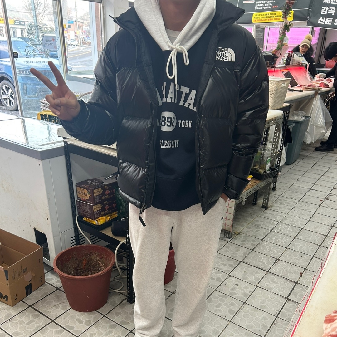 The North Face 1996 Eco Nuptse Jacket Real Black 착용 스타일
