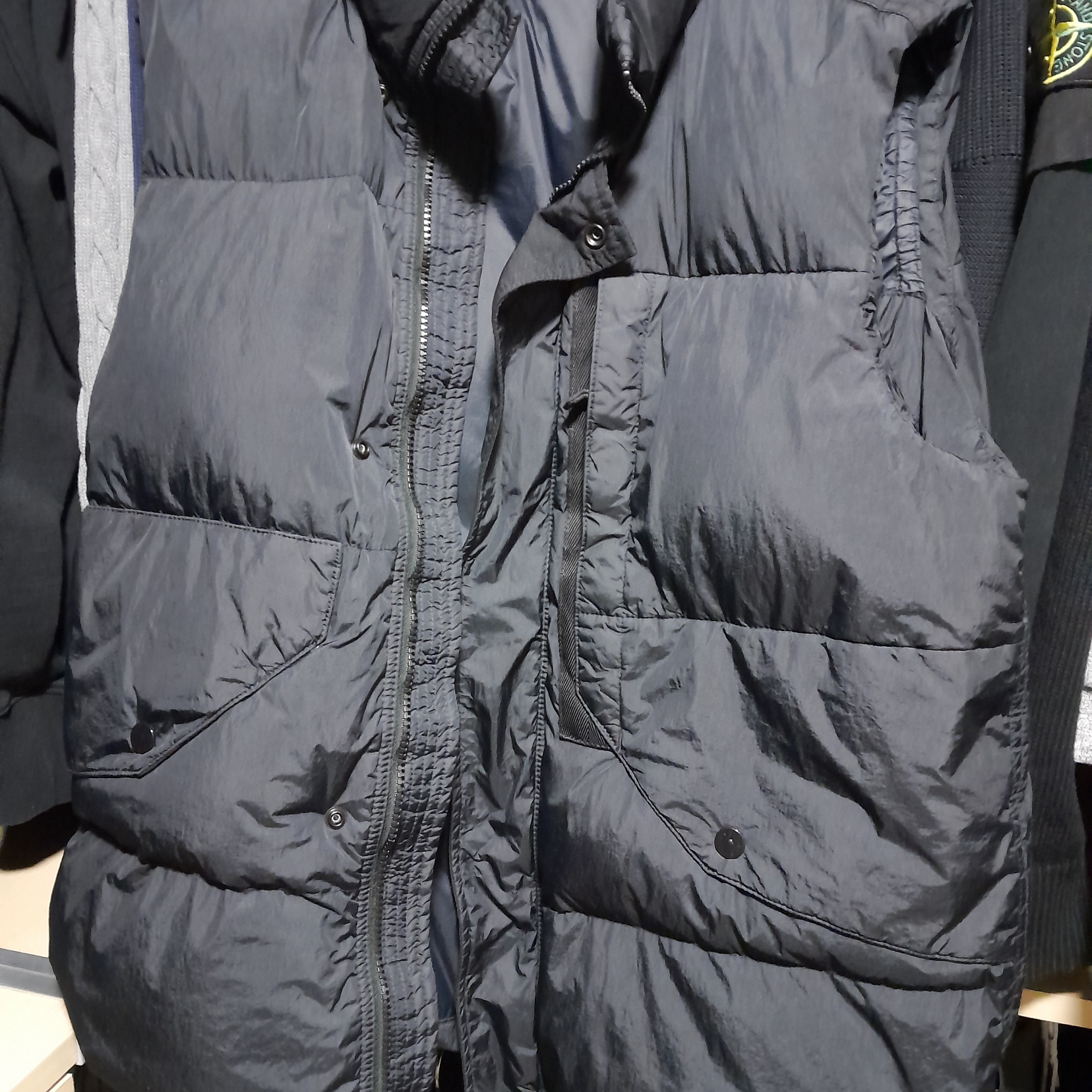 Stone Island G0423 Garment Dyed Crinkle Reps Recycled Nylon Down Vest Black - 23FW 착용 스타일 - 2