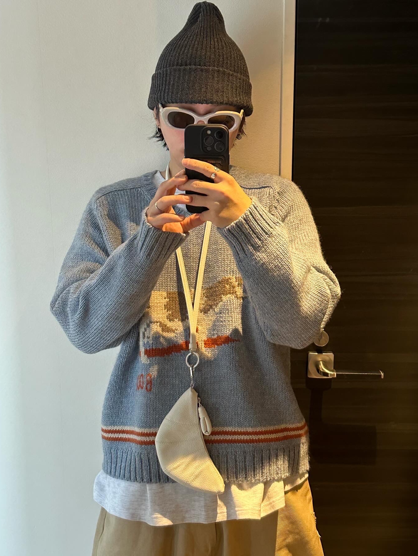 Maison Margiela Four Stitches Beanie Black, Gentle Monster x Maison Margiela MM004 Grey Black 착용 스타일 - 4