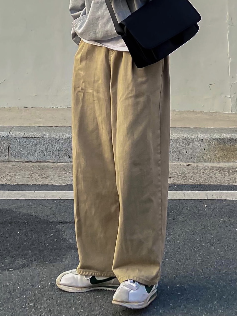 Nike x Stranger Things Classic Cortez Hawkins High School 착용 스타일