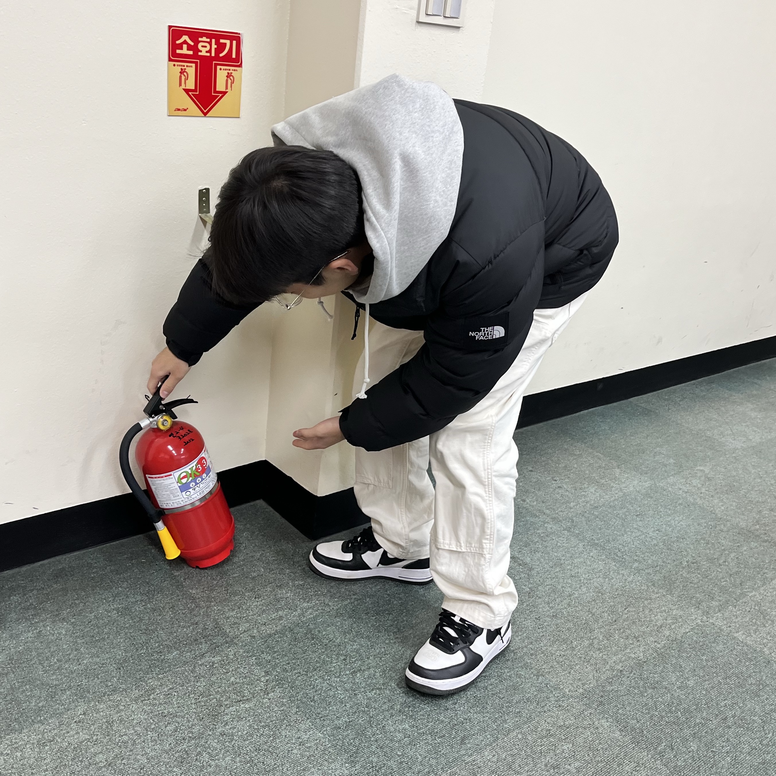 The North Face 1992 Nuptse Jacket Black, Nike x Stussy Full Zip Fleece Hoodie Grey Heather (FJ9181-050) 착용 스타일