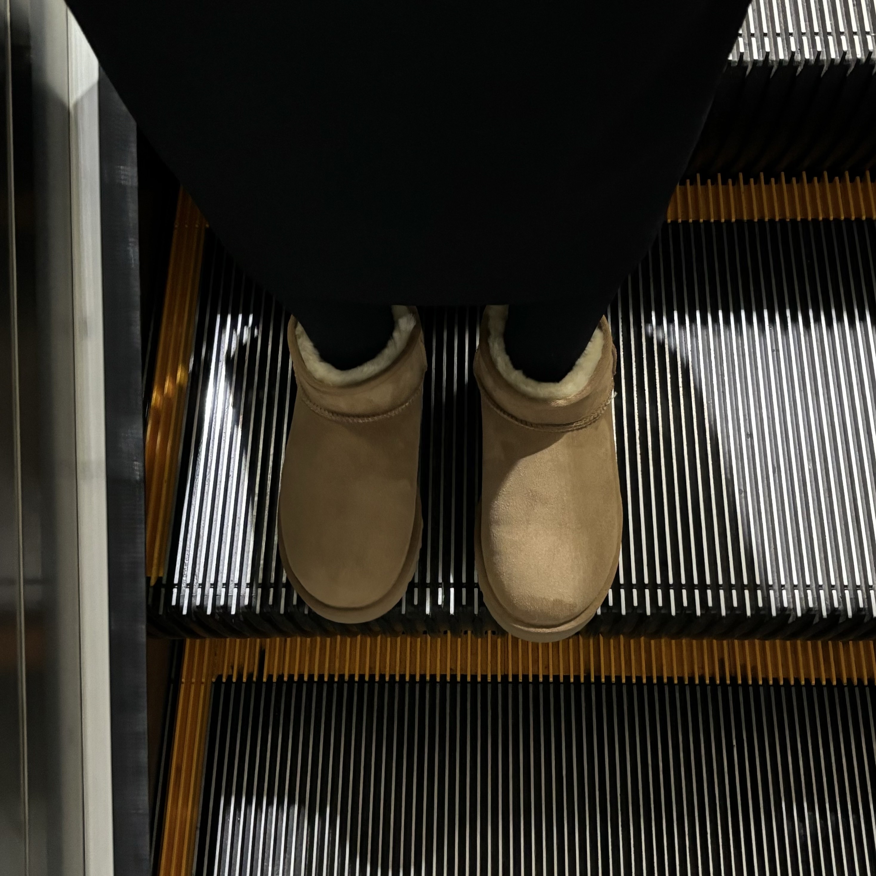 (W) UGG Classic Ultra Mini Boots Chestnut 착용 스타일