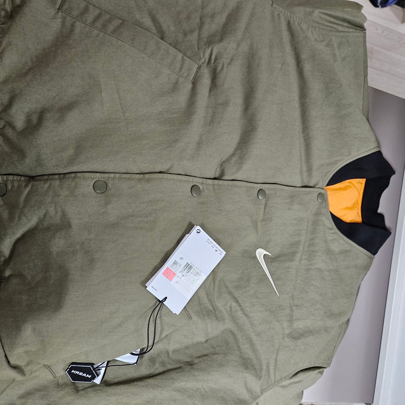 Nike x Stussy Reversible Jacket Medium Olive (FJ9153-222) 착용 스타일 - 8