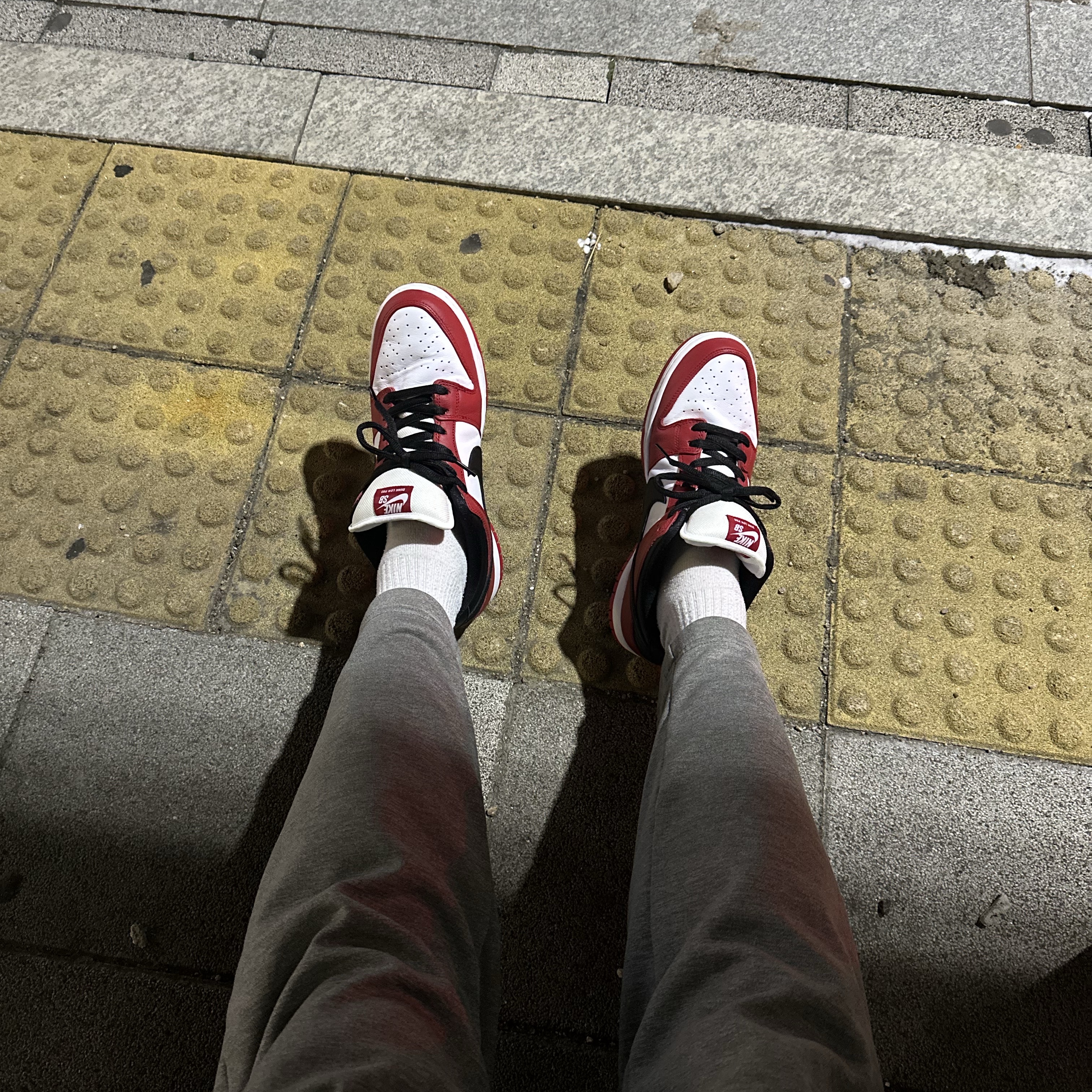 Nike SB Dunk Low Pro Chicago 착용 스타일 - 1