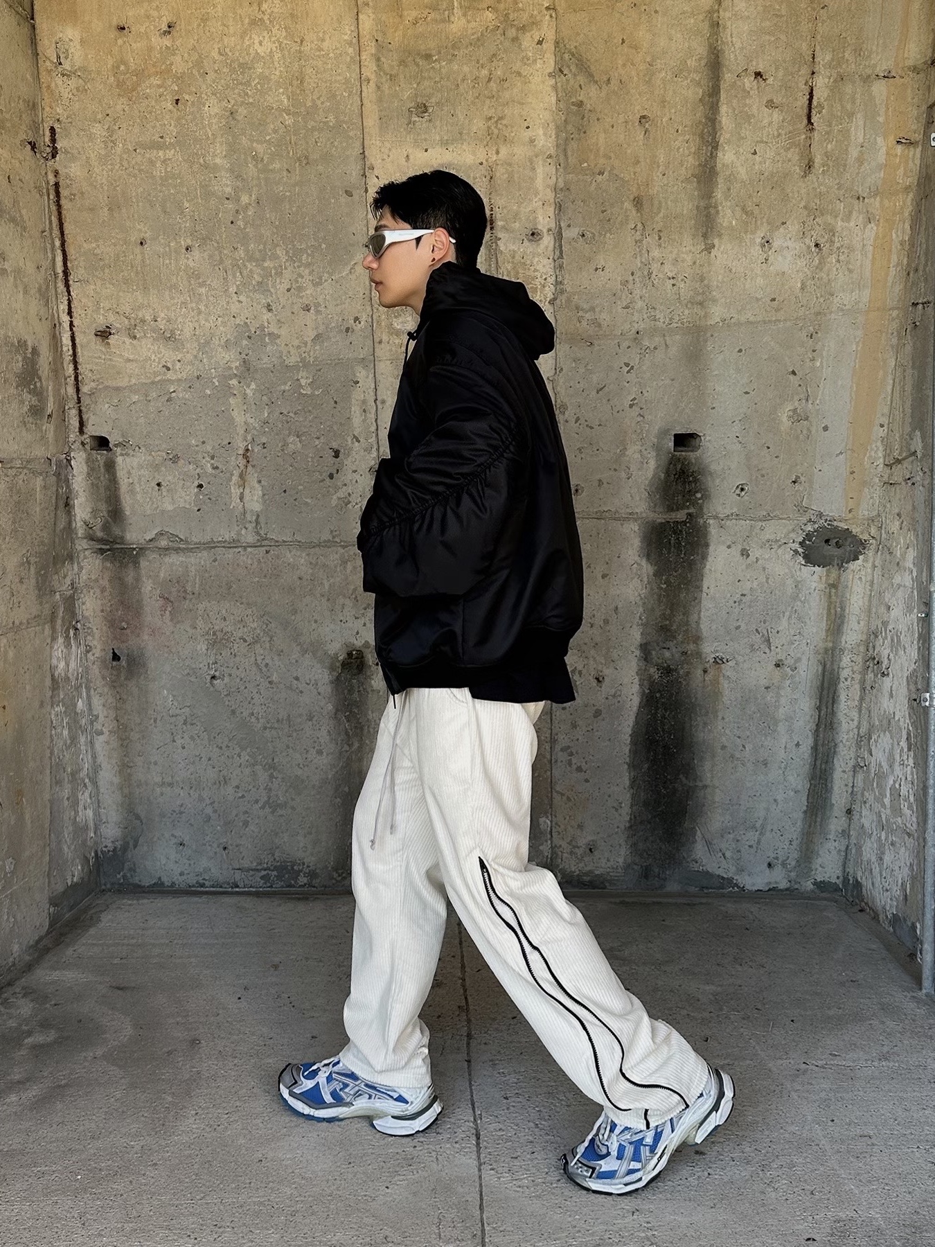 Balenciaga 3XL Sneakers Light Beige, Balenciaga 3XL Sneakers Grey White Red 착용 스타일 - 2
