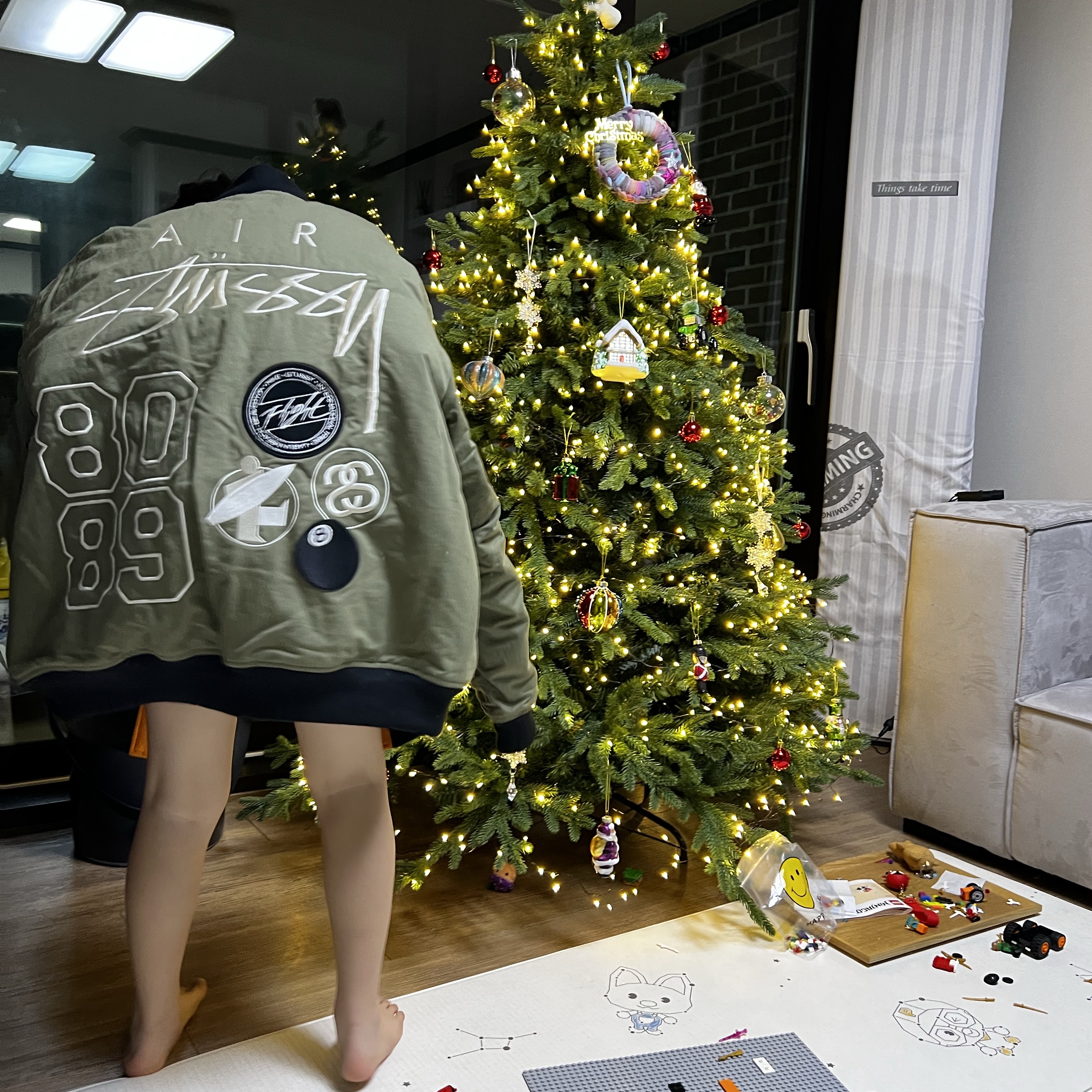 Nike x Stussy Reversible Jacket Medium Olive (FJ9153-222) 착용 스타일 - 3