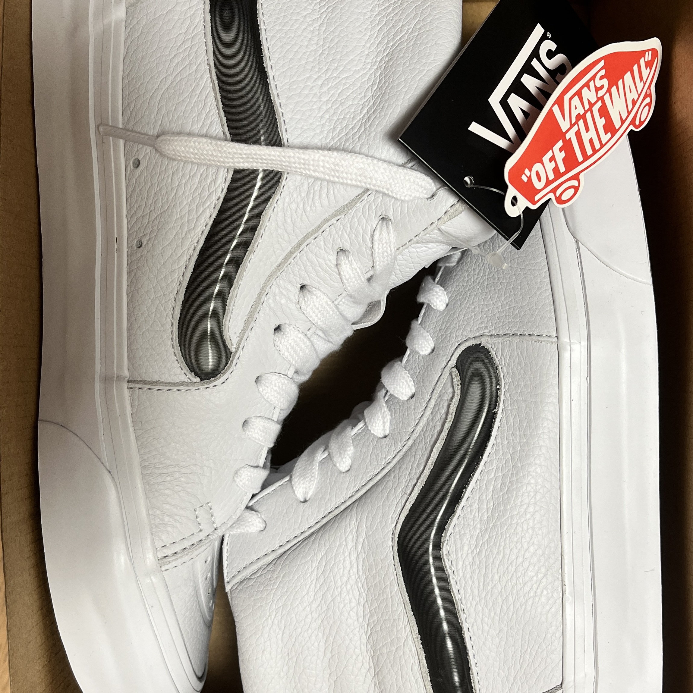 Vans Sk8-Hi XL Big Mood White 착용 스타일 - 1