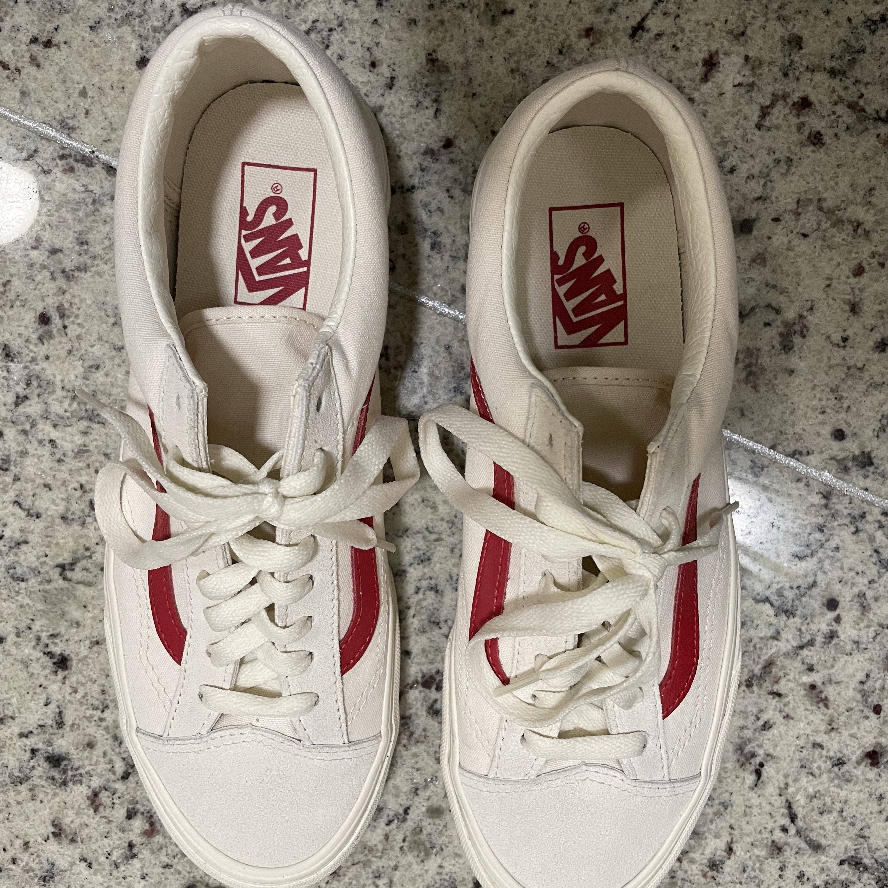Vans Style 36 Marshmallow Racing Red 착용 스타일