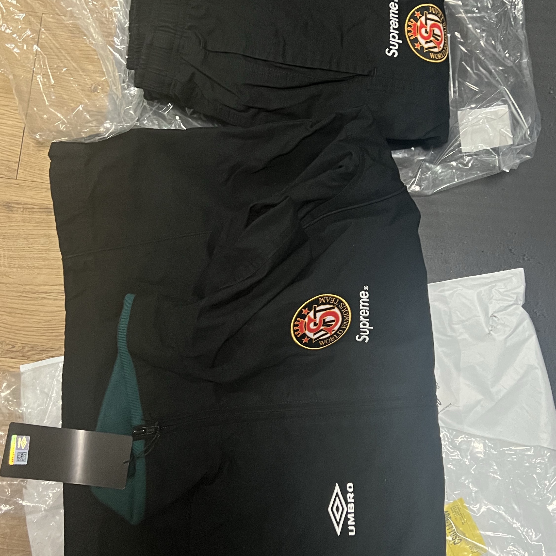Supreme x Umbro Cotton Ripstop Track Jacket Black - 23FW 착용 스타일