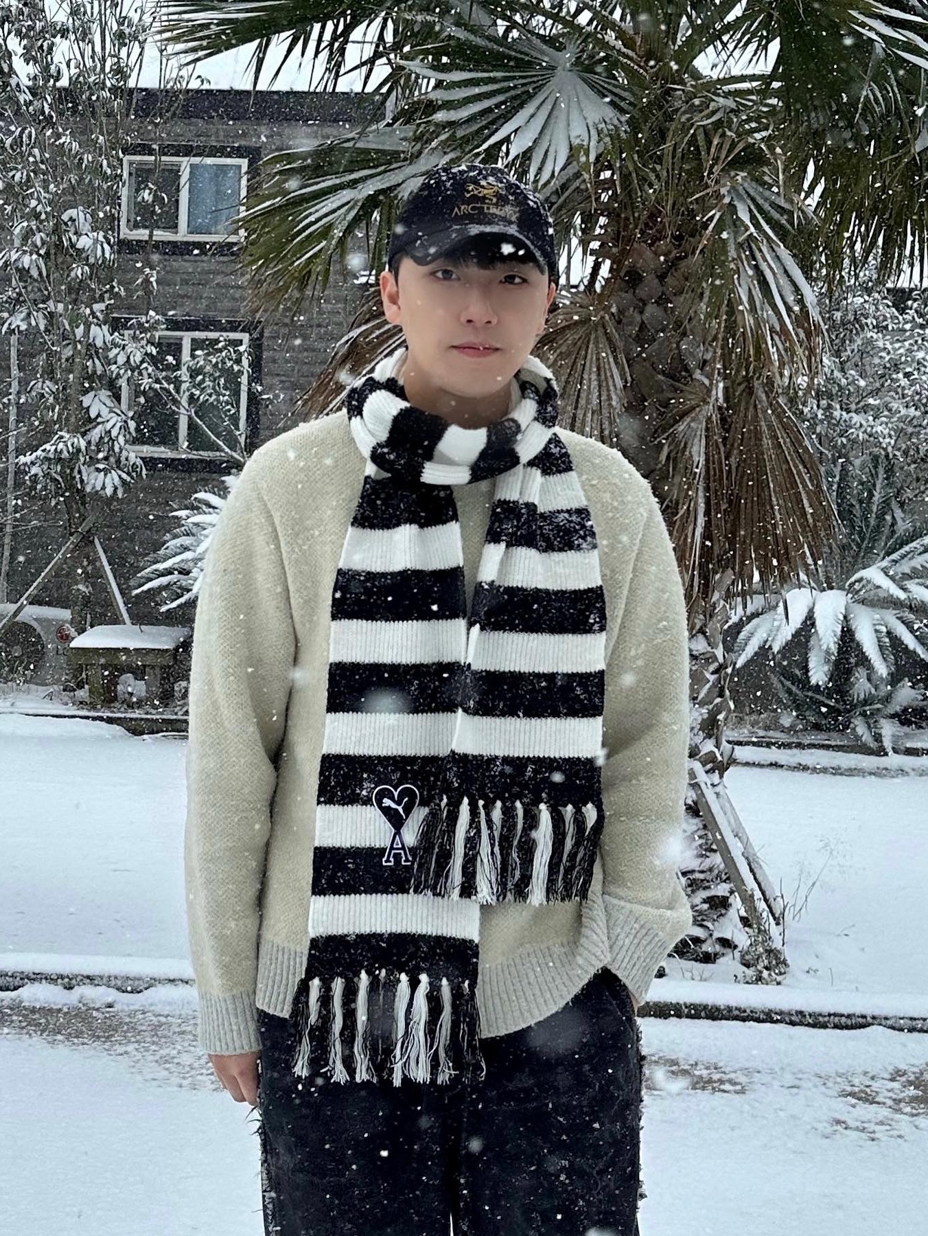 Palace x Arc'teryx 6-Panel Black - 20FW, Puma x AMI Scarf Black White 착용 스타일 - 1