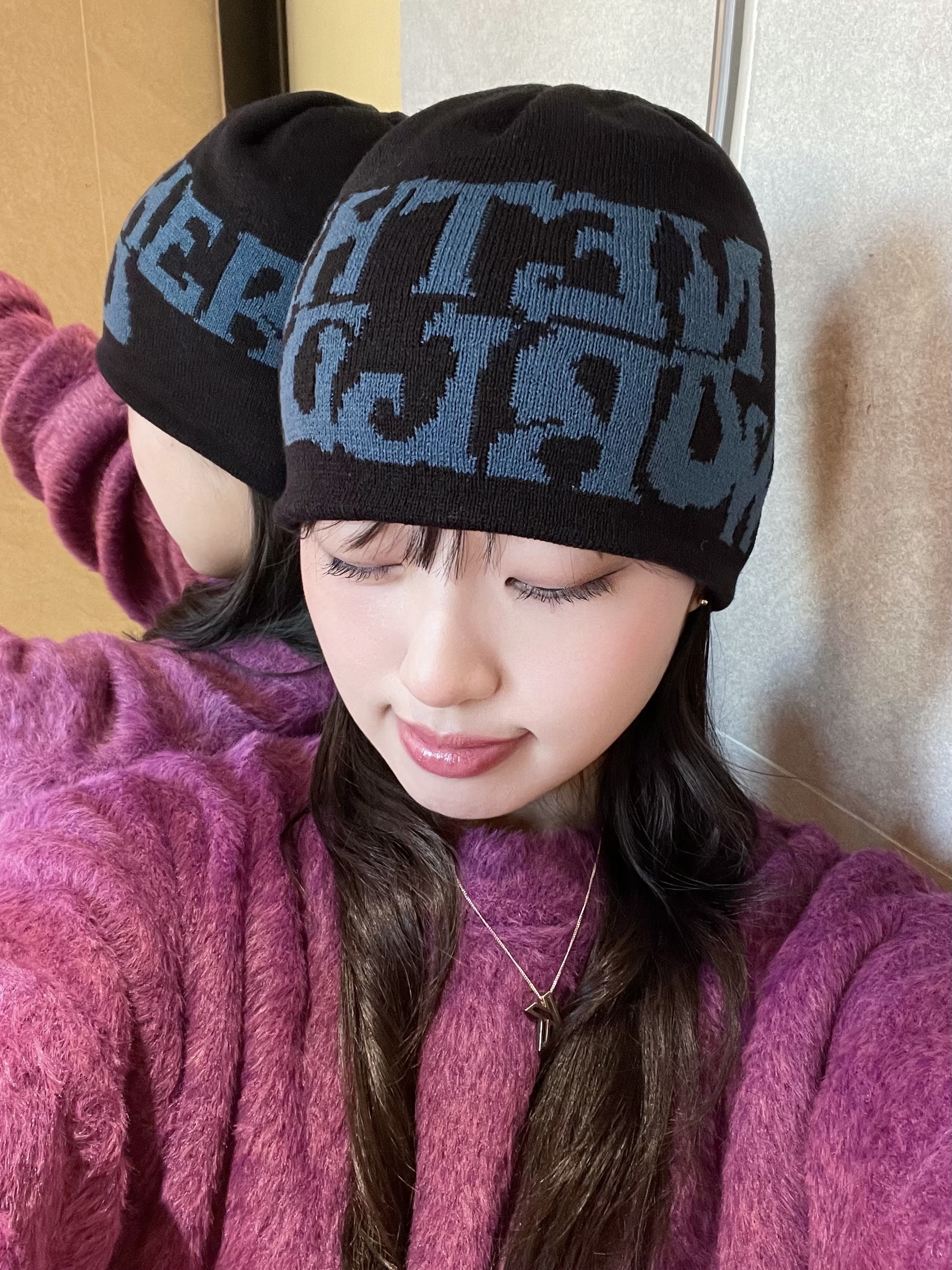 Netherworld Logo Beanie Black 착용 스타일 - 2