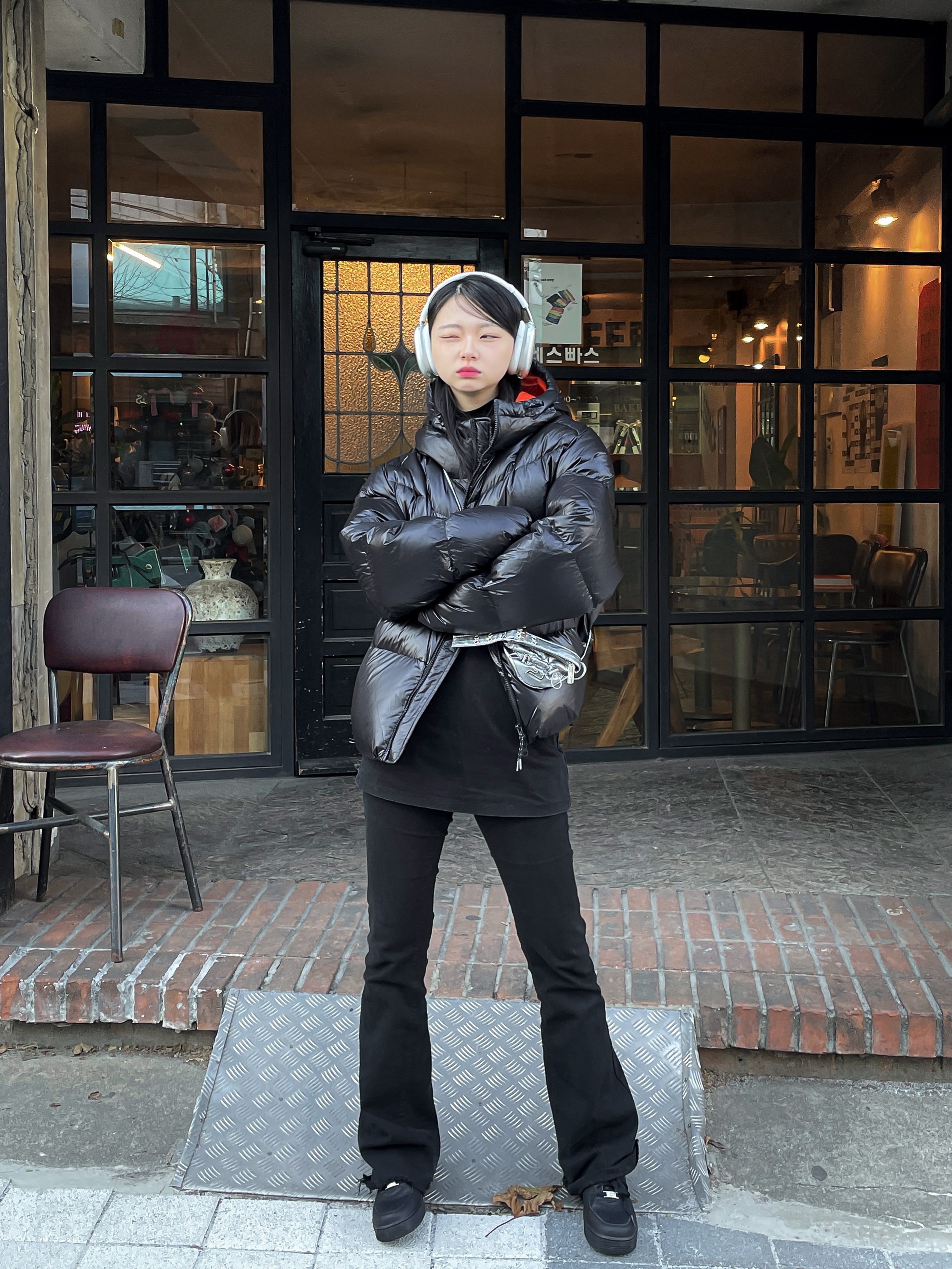 Apple AirPods Max Lightning Silver (Korean Ver.), Nike x Supreme Air Force 1 Low Black 착용 스타일 - 3
