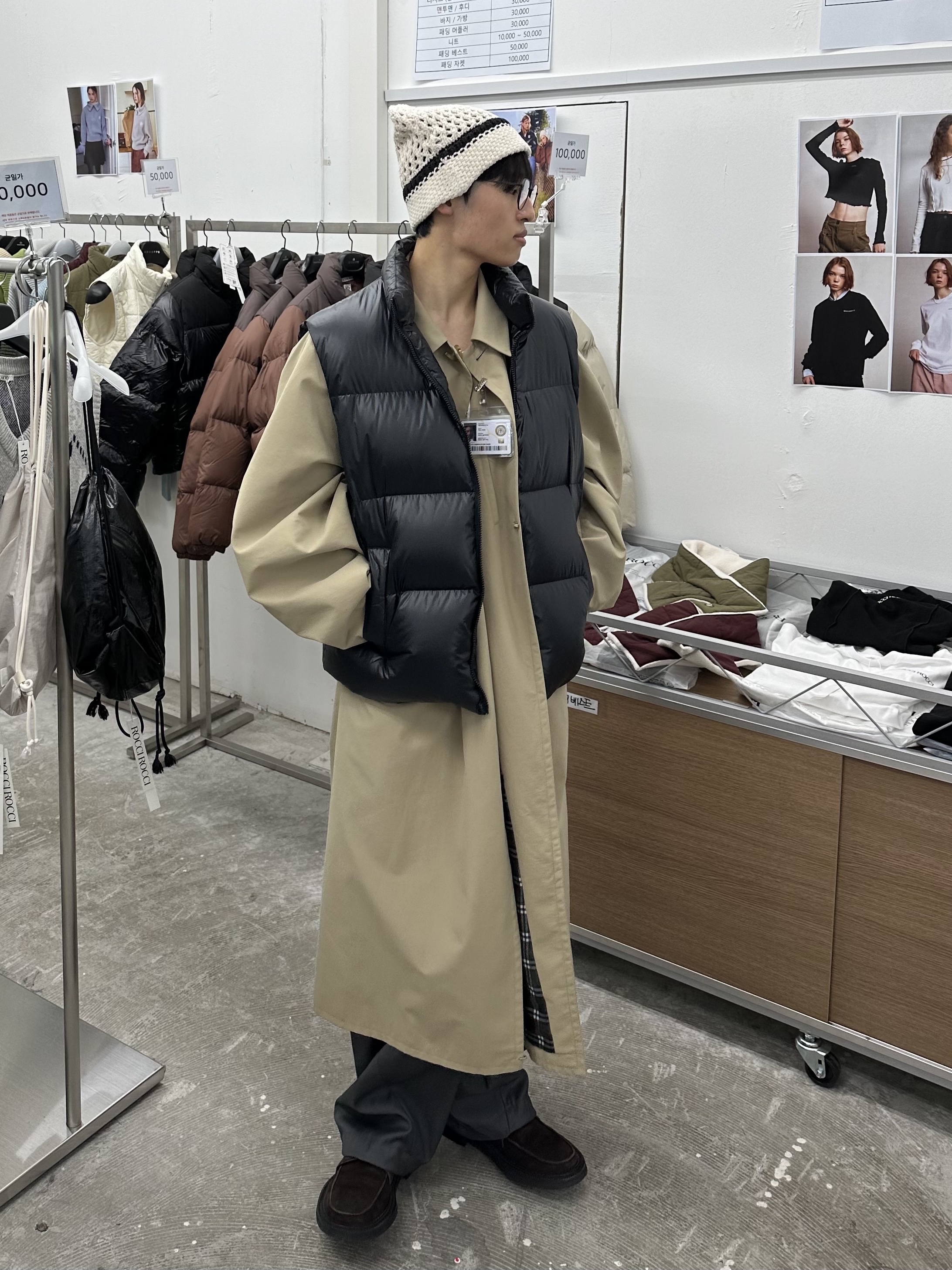 STU Hook Dolman Coat Beige with Name Tag, STU Suede Peny Loafers Brown 착용 스타일 - 4