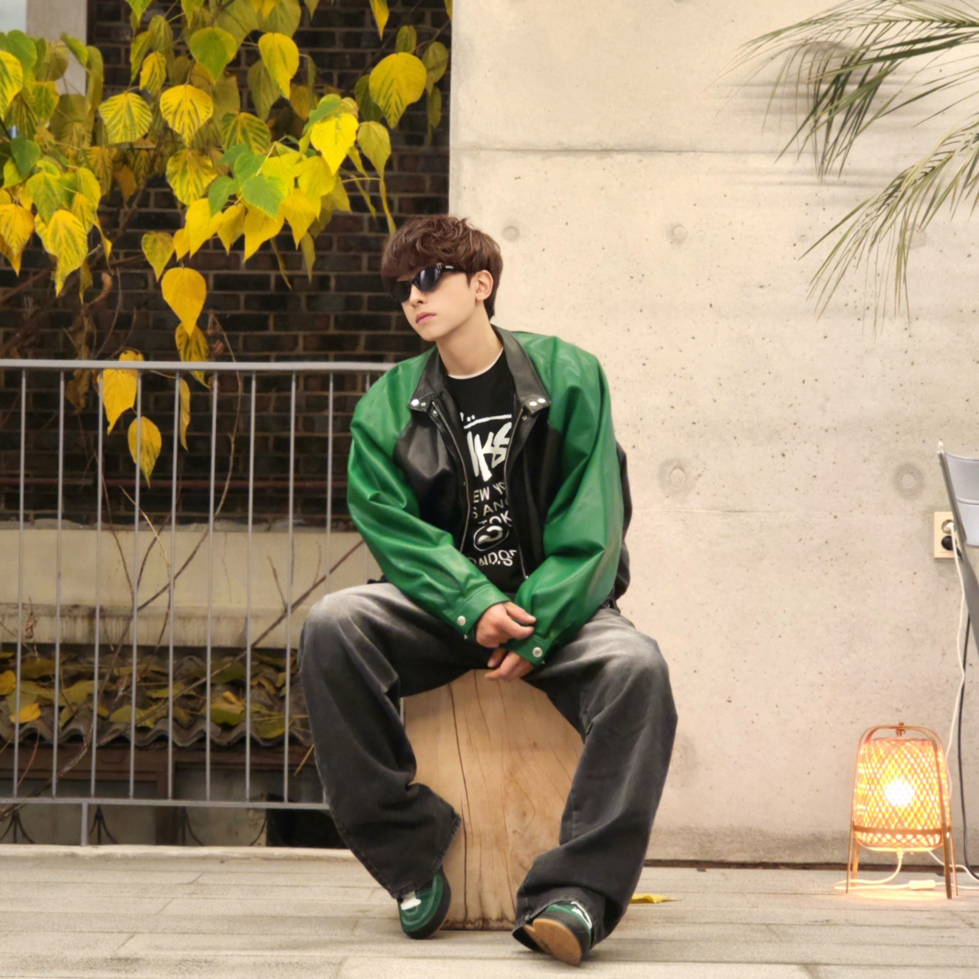 Adidas x YNuK Adimatic Dark Green Core Black, Stussy World Tour Crew Pigment Dyed Black 착용 스타일 - 2