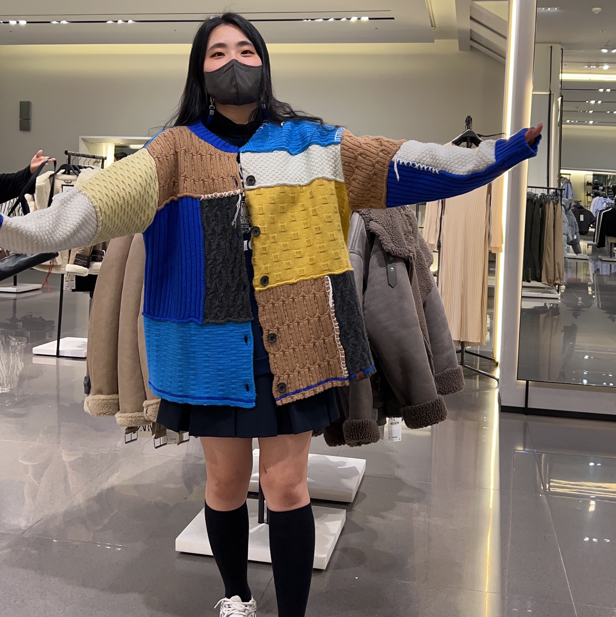 Zara x Ader Error Patchwork Oversize Knit Cardigan Multicolor 착용 스타일