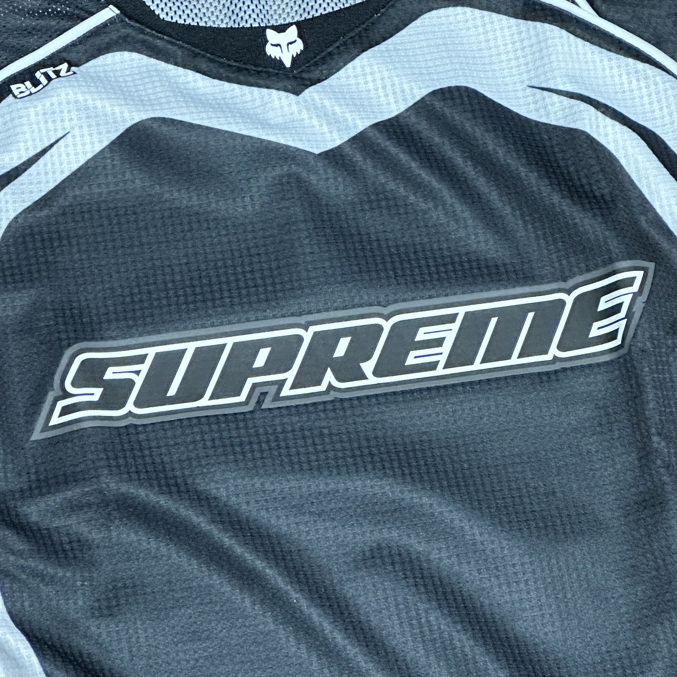 Supreme x Fox Racing Jersey Black - 23FW 착용 스타일