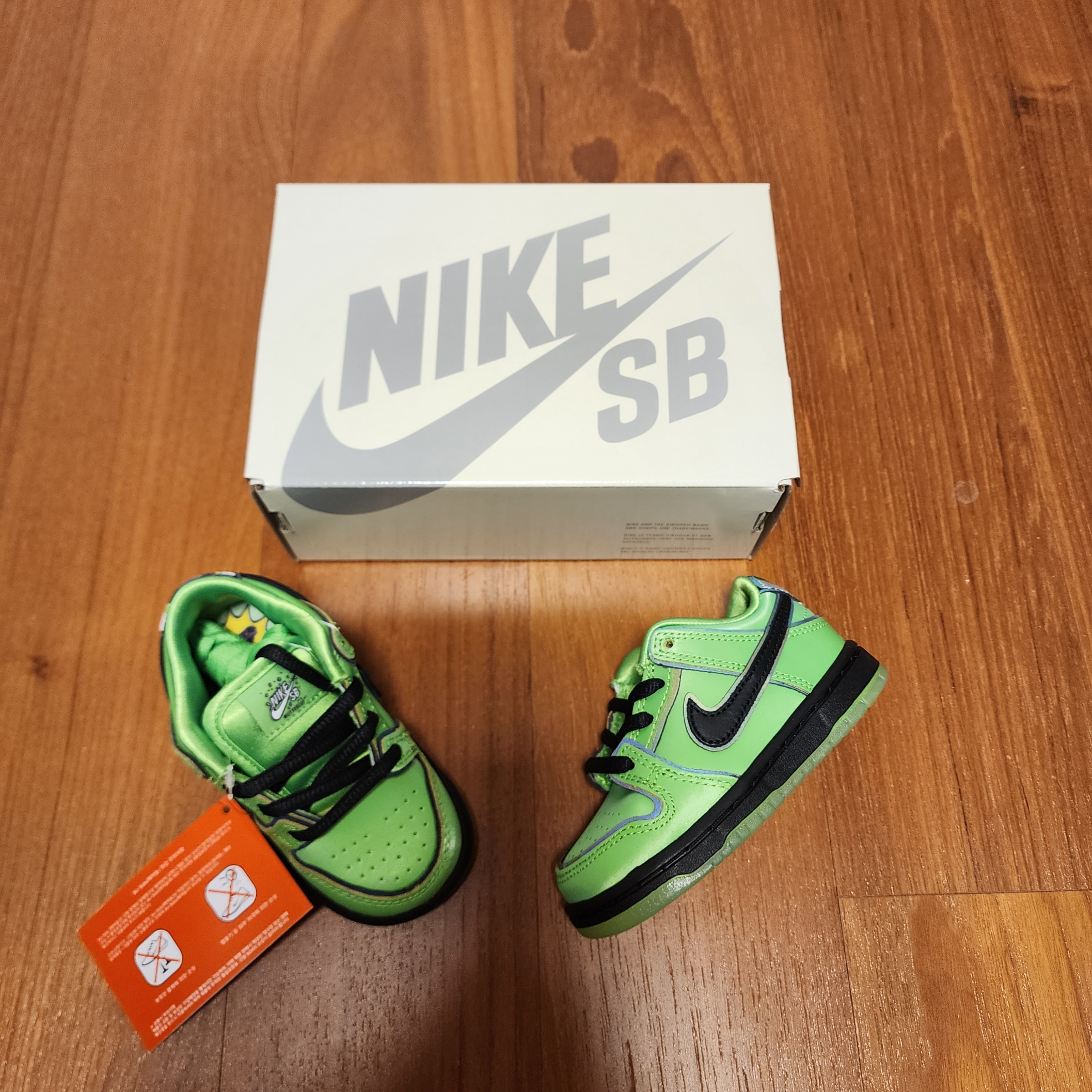 (TD) Nike x The Powerpuff Girls SB Dunk Low Pro QS Buttercup 착용 스타일 - 2