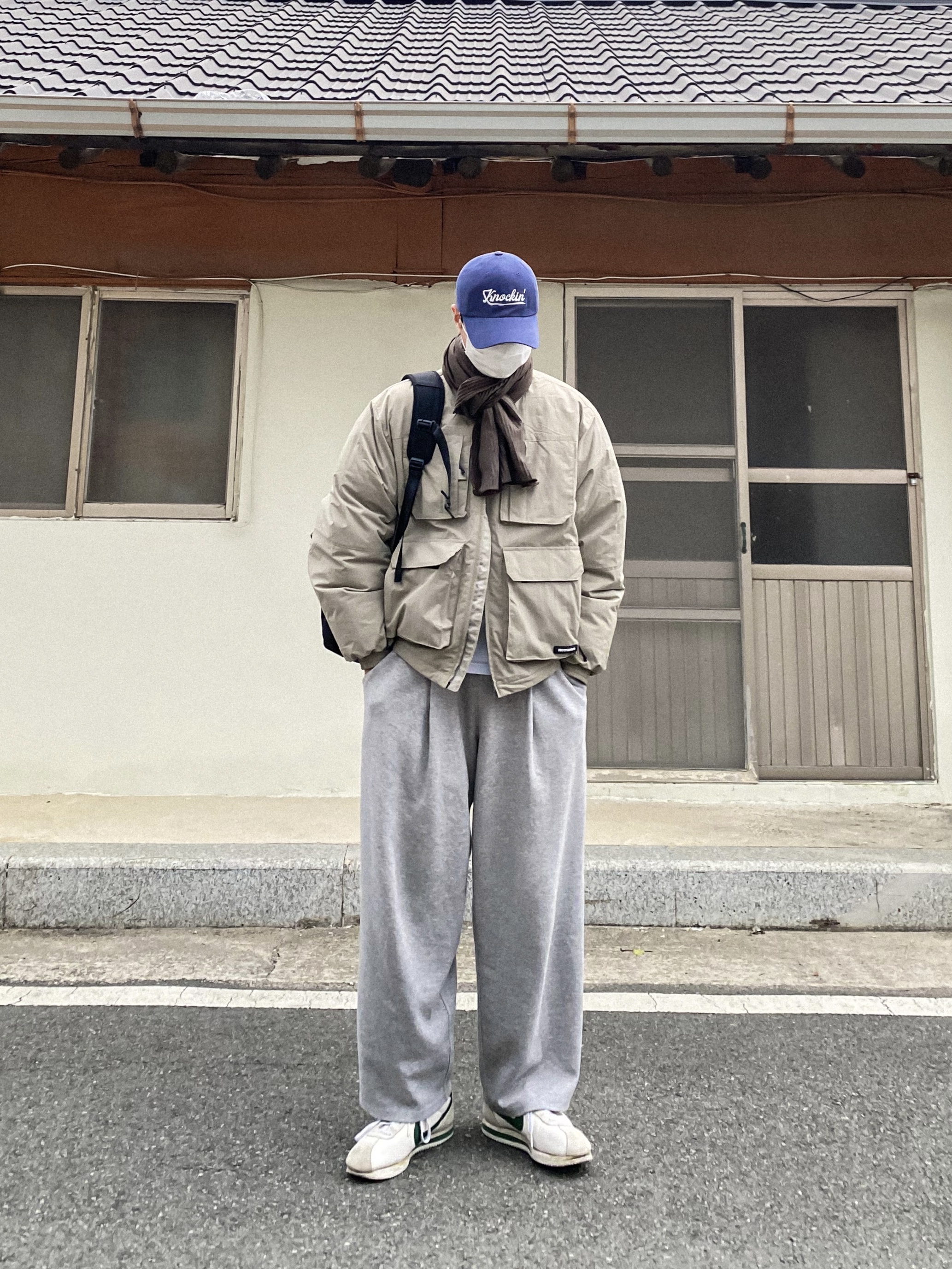 Nike x Stranger Things Classic Cortez Hawkins High School 착용 스타일