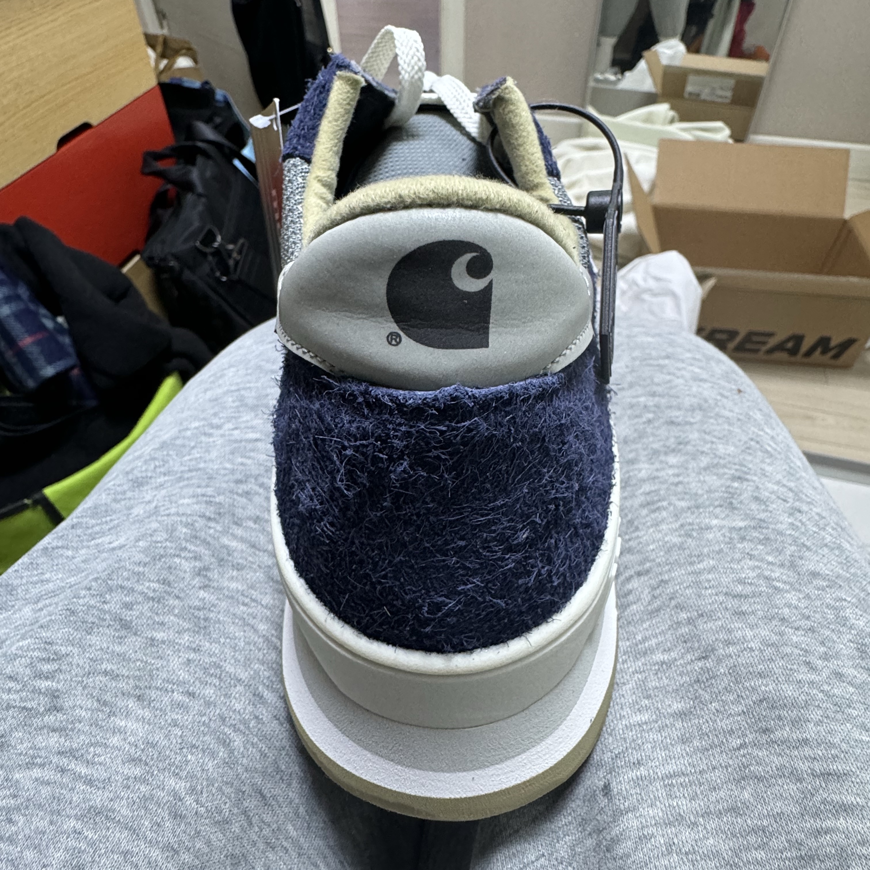 New Balance x Carhartt WIP 990v1 Made in USA Sculpture Center 착용 스타일 - 8