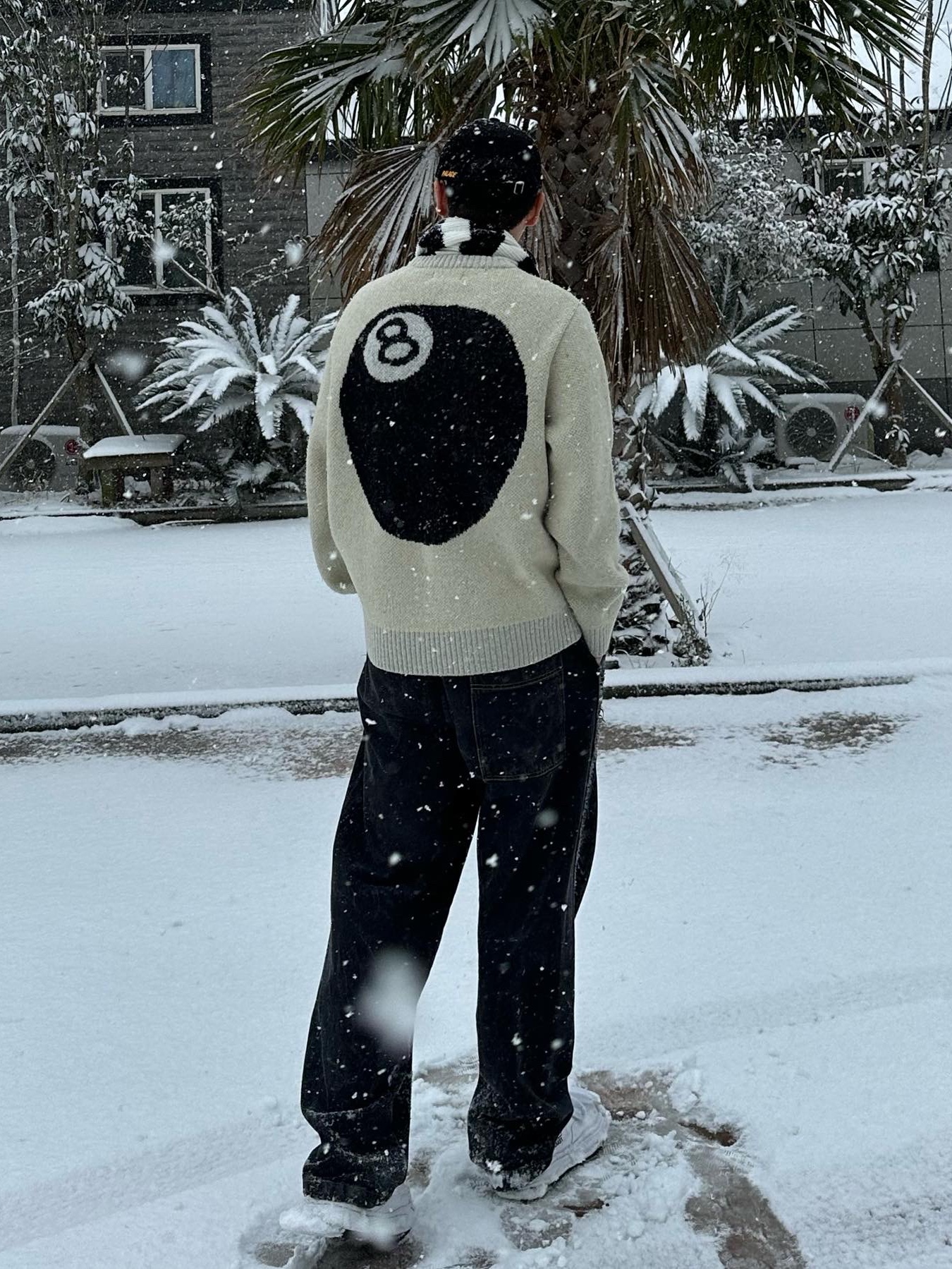 Stussy 8 Ball Heavy Brushed Mohair Sweater Cream, Maison Mihara Yasuhiro Blakey OG Sole Canvas Low-top Sneakers White 착용 스타일 - 1