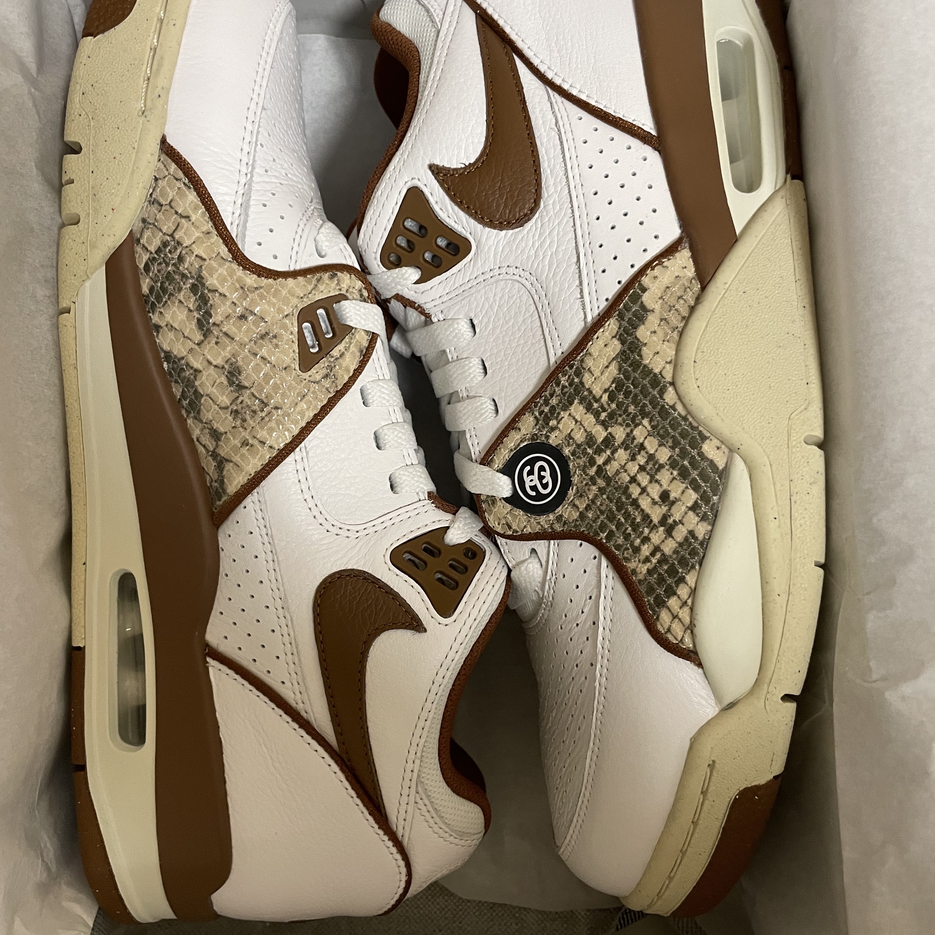 Nike x Stussy Air Flight 89 Low White and Pecan 착용 스타일 - 2