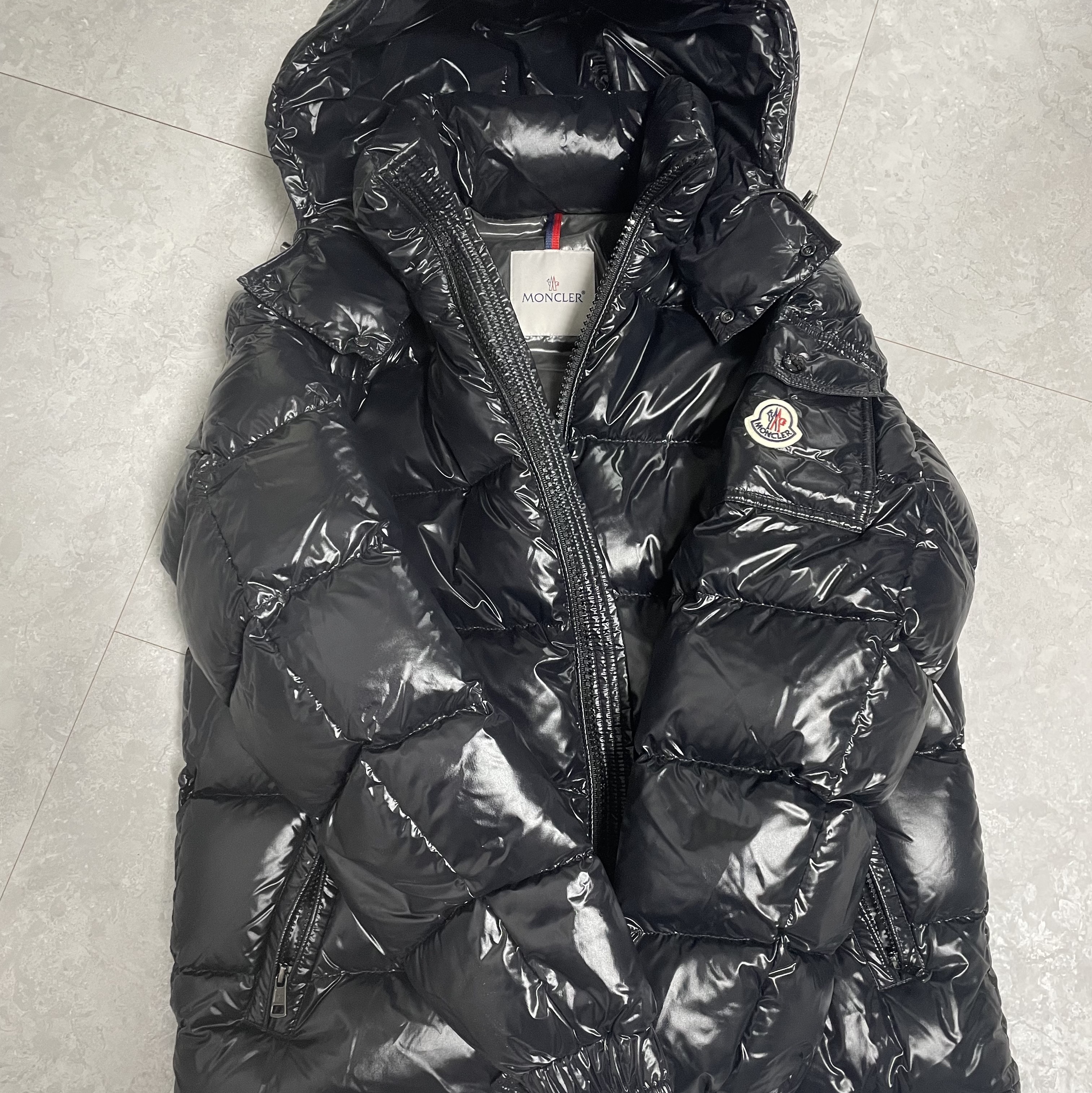 Moncler Maya Short Down Jacket Black - 23FW 착용 스타일