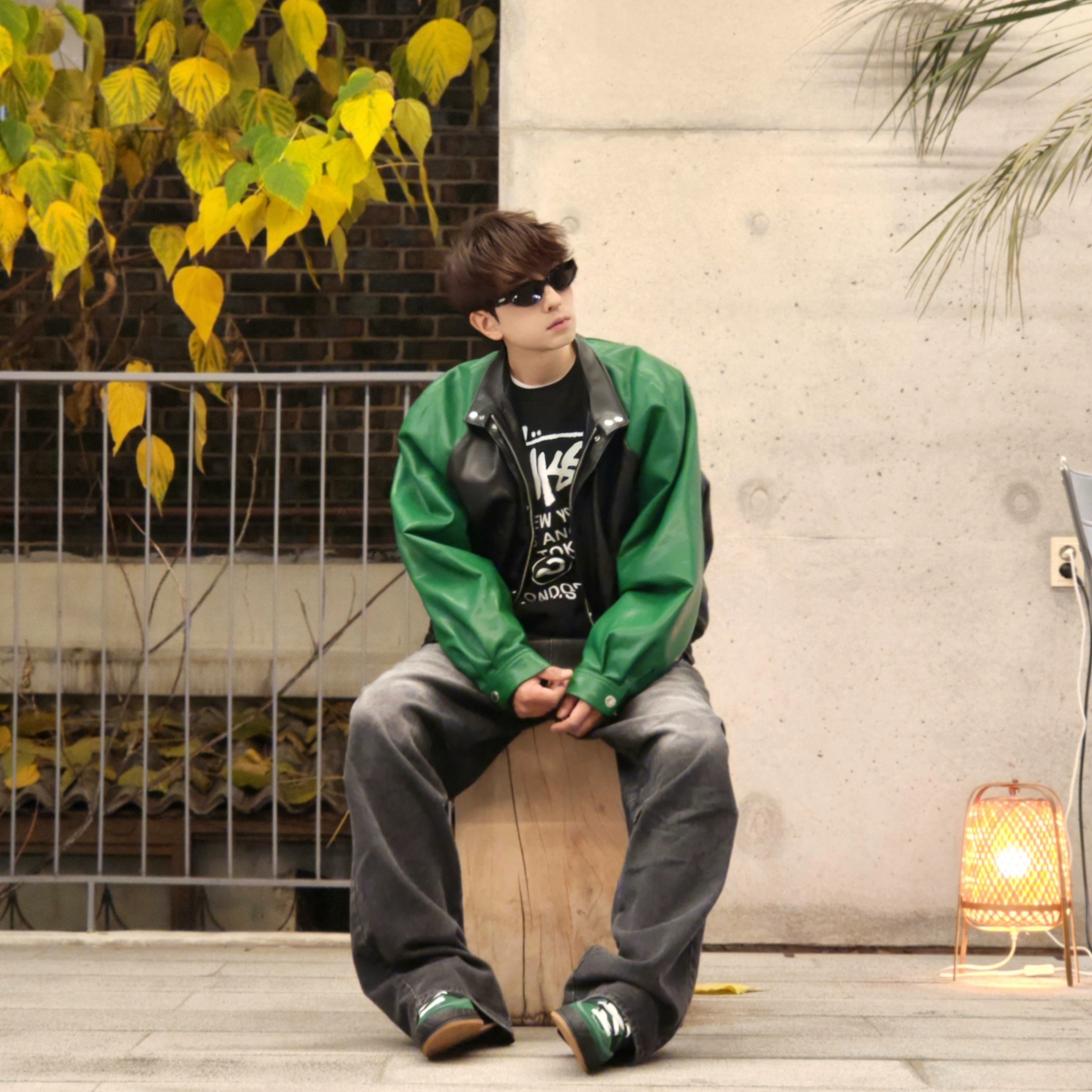 Adidas x YNuK Adimatic Dark Green Core Black, Stussy World Tour Crew Pigment Dyed Black 착용 스타일 - 3