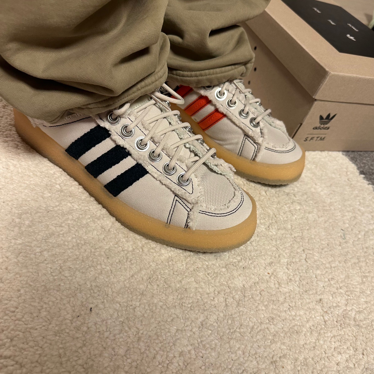 Adidas x Song for the Mute Campus 80s Bliss Core Black 착용 스타일