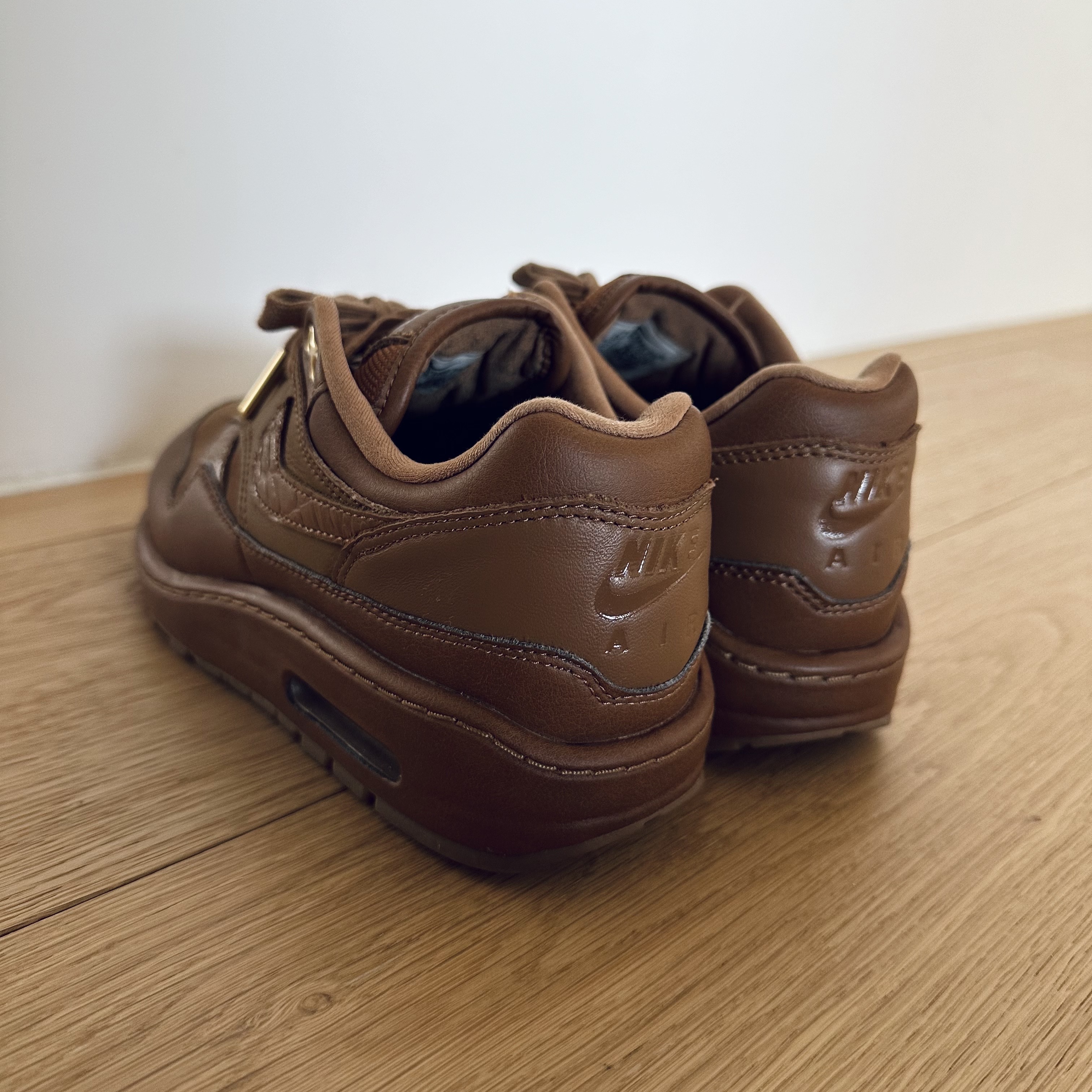(W) Nike Air Max 1 '87 Luxe Ale Brown 착용 스타일