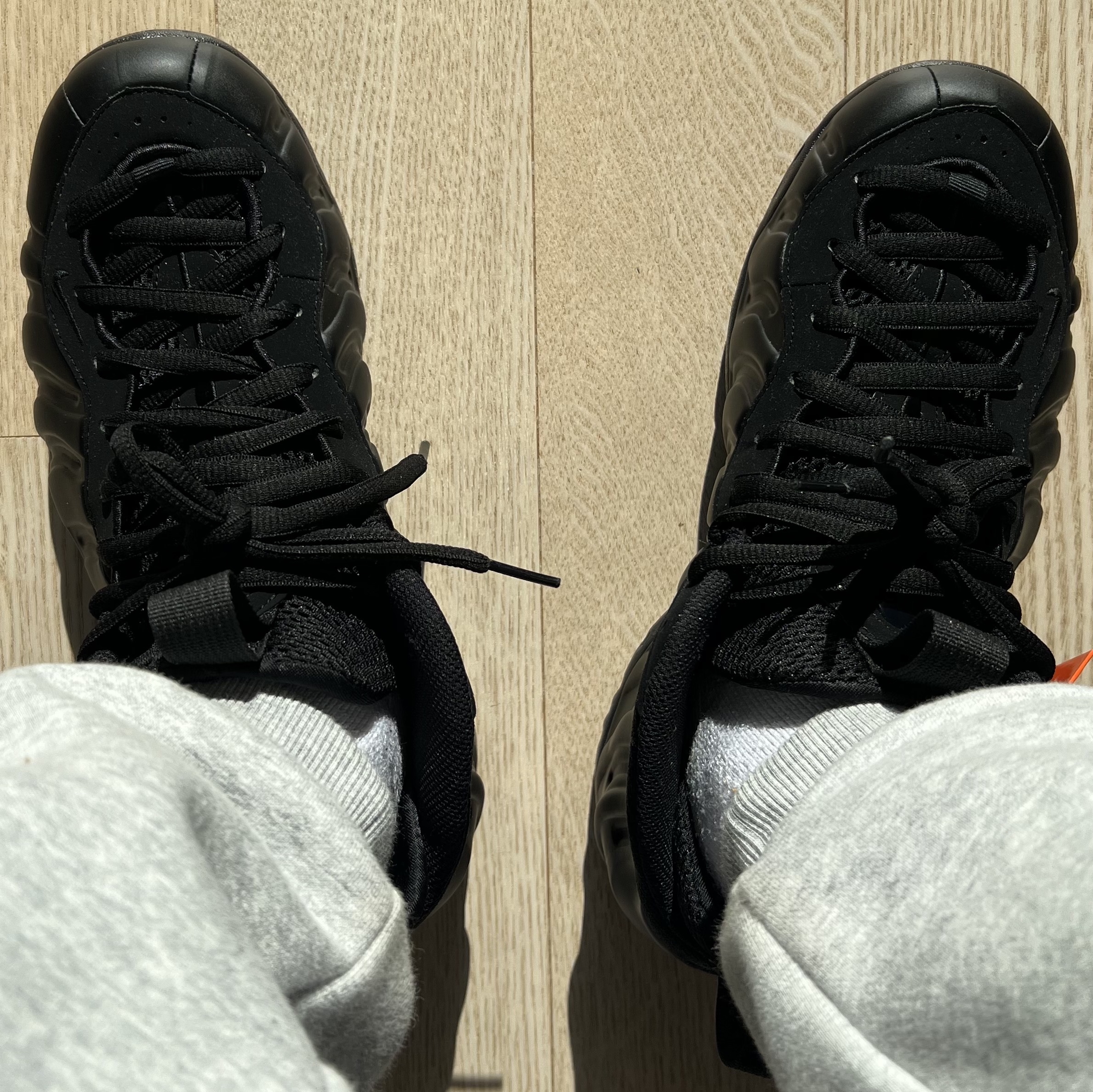 Nike Air Foamposite One Black Anthracite 착용 스타일 - 3