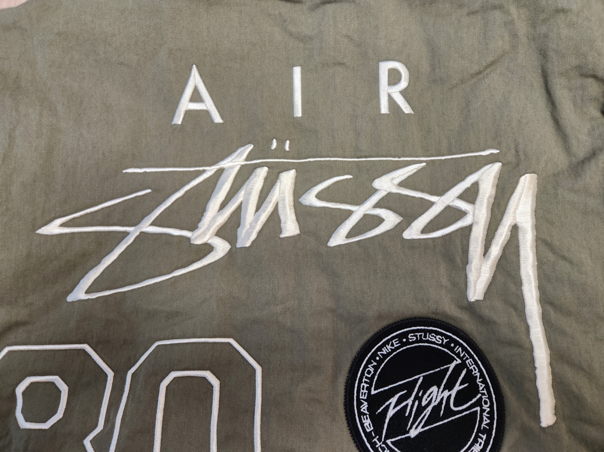 Nike x Stussy Reversible Jacket Medium Olive (FJ9153-222) 착용 스타일 - 2