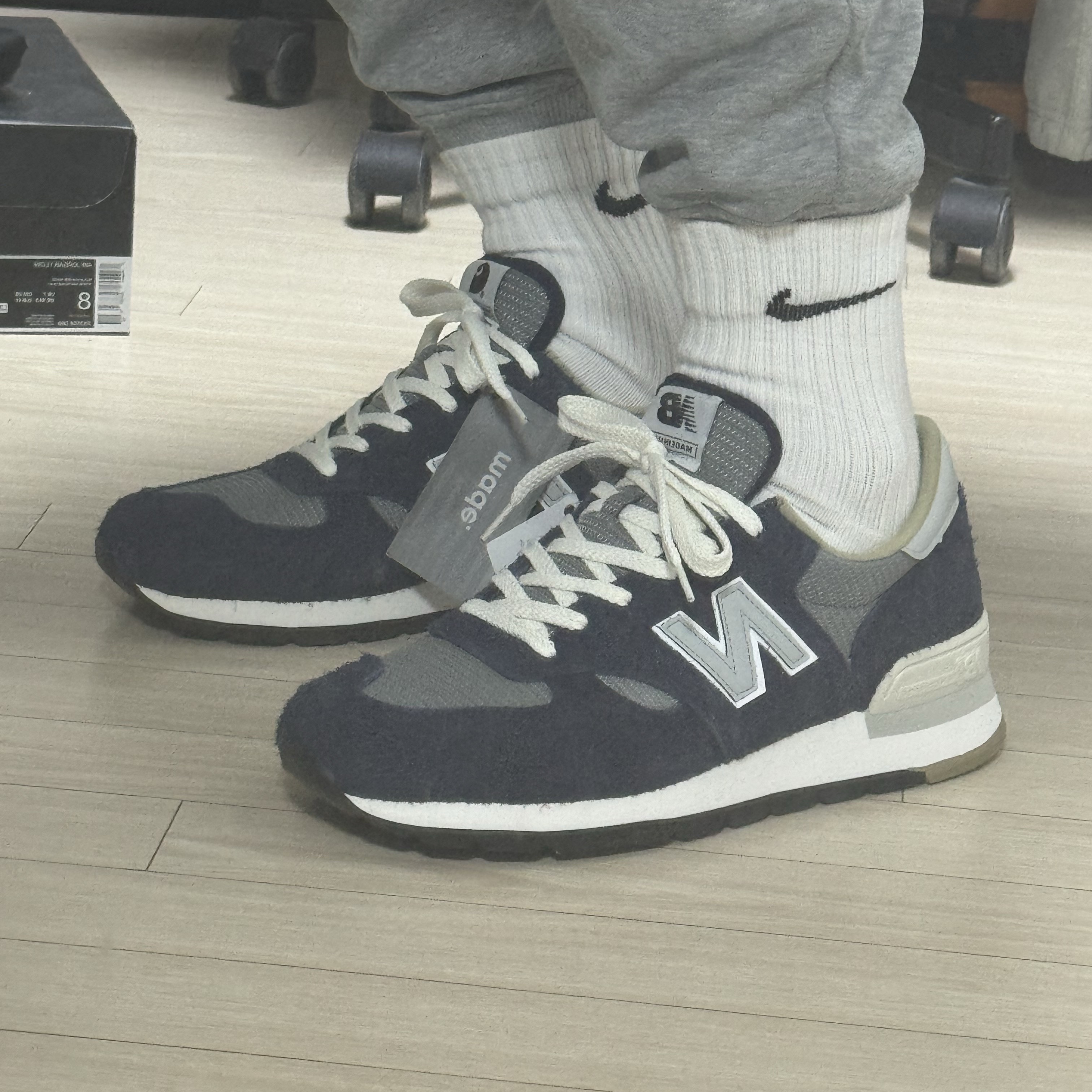New Balance x Carhartt WIP 990v1 Made in USA Sculpture Center 착용 스타일 - 1