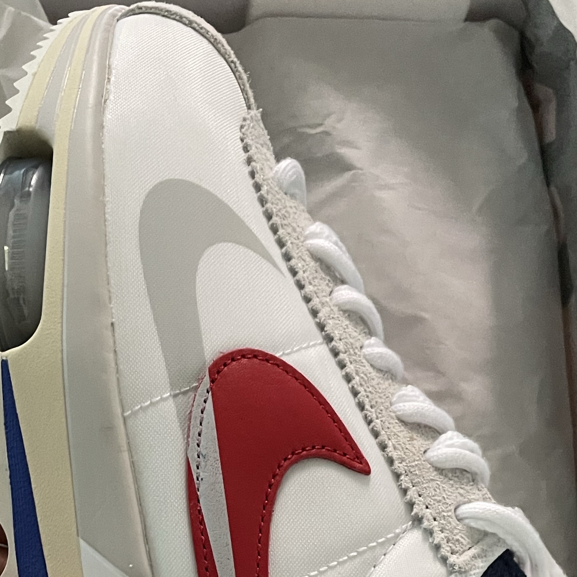 Nike x Sacai Zoom Cortez SP White and University Red 착용 스타일