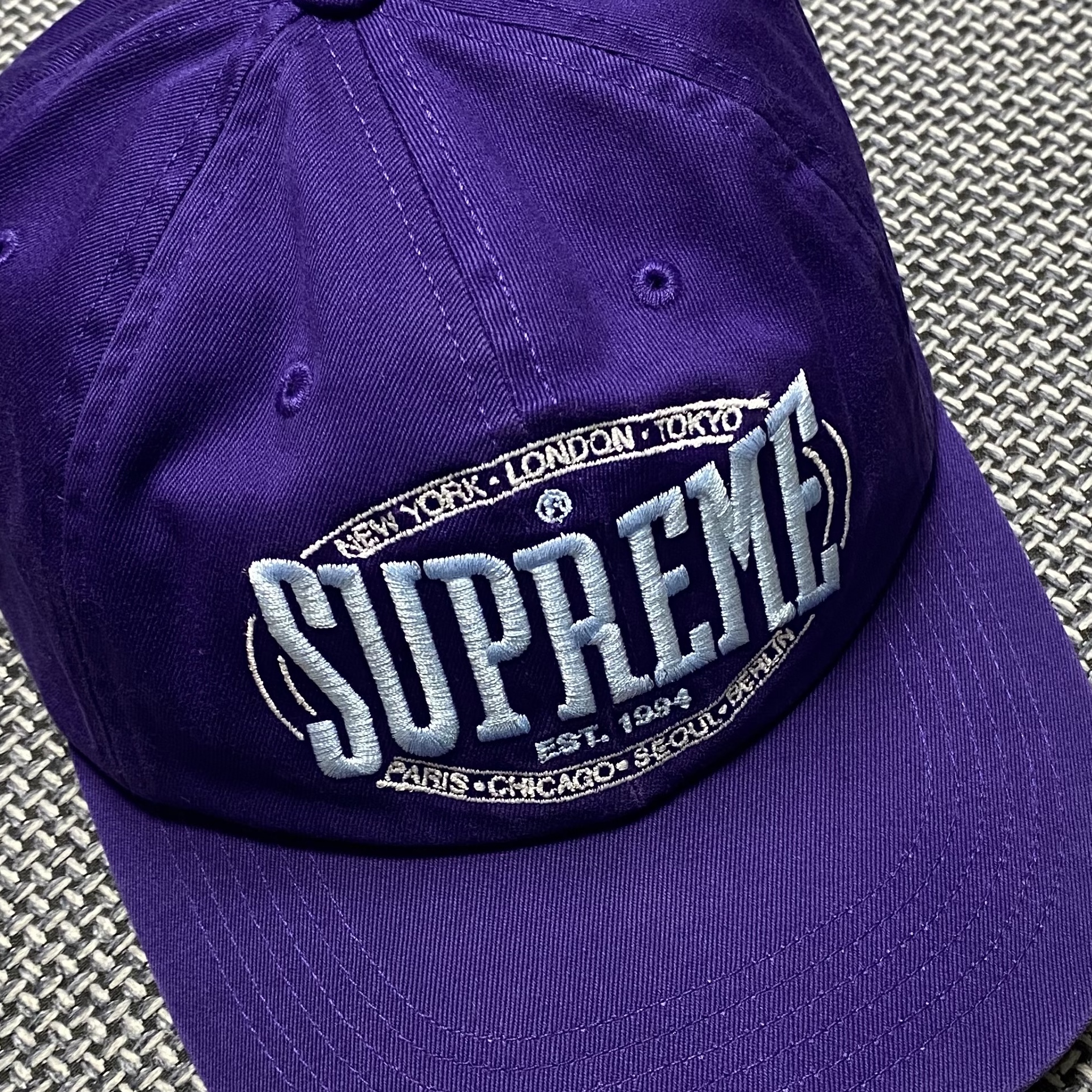 Supreme Warm Up 6-Panel Purple - 23FW 착용 스타일