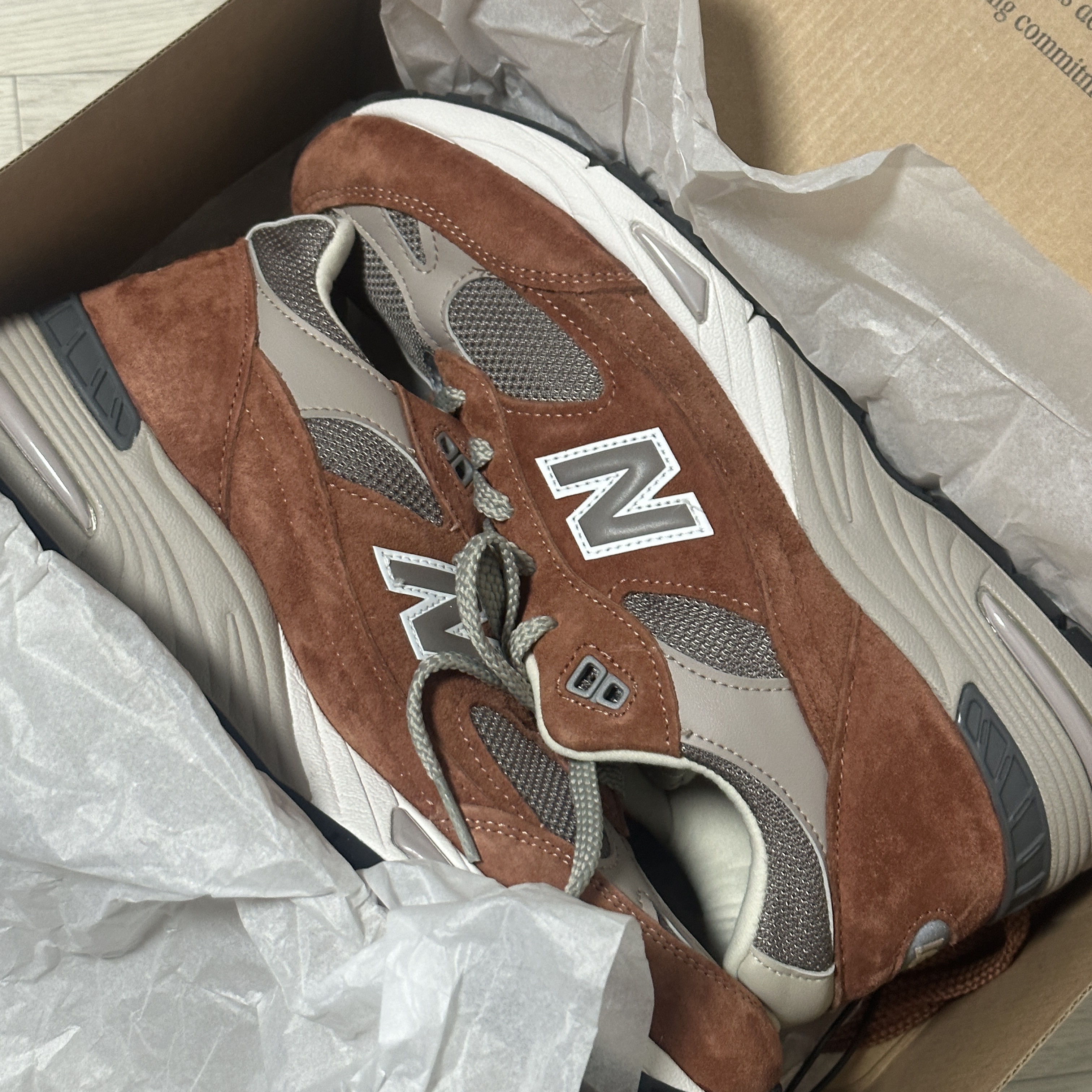New Balance 991 Made in UK Sequoia Falcon 착용 스타일