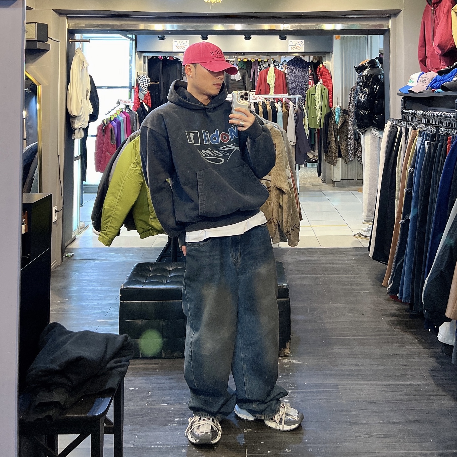 Balenciaga 3XL Sneakers Grey White Red 착용 스타일 - 1