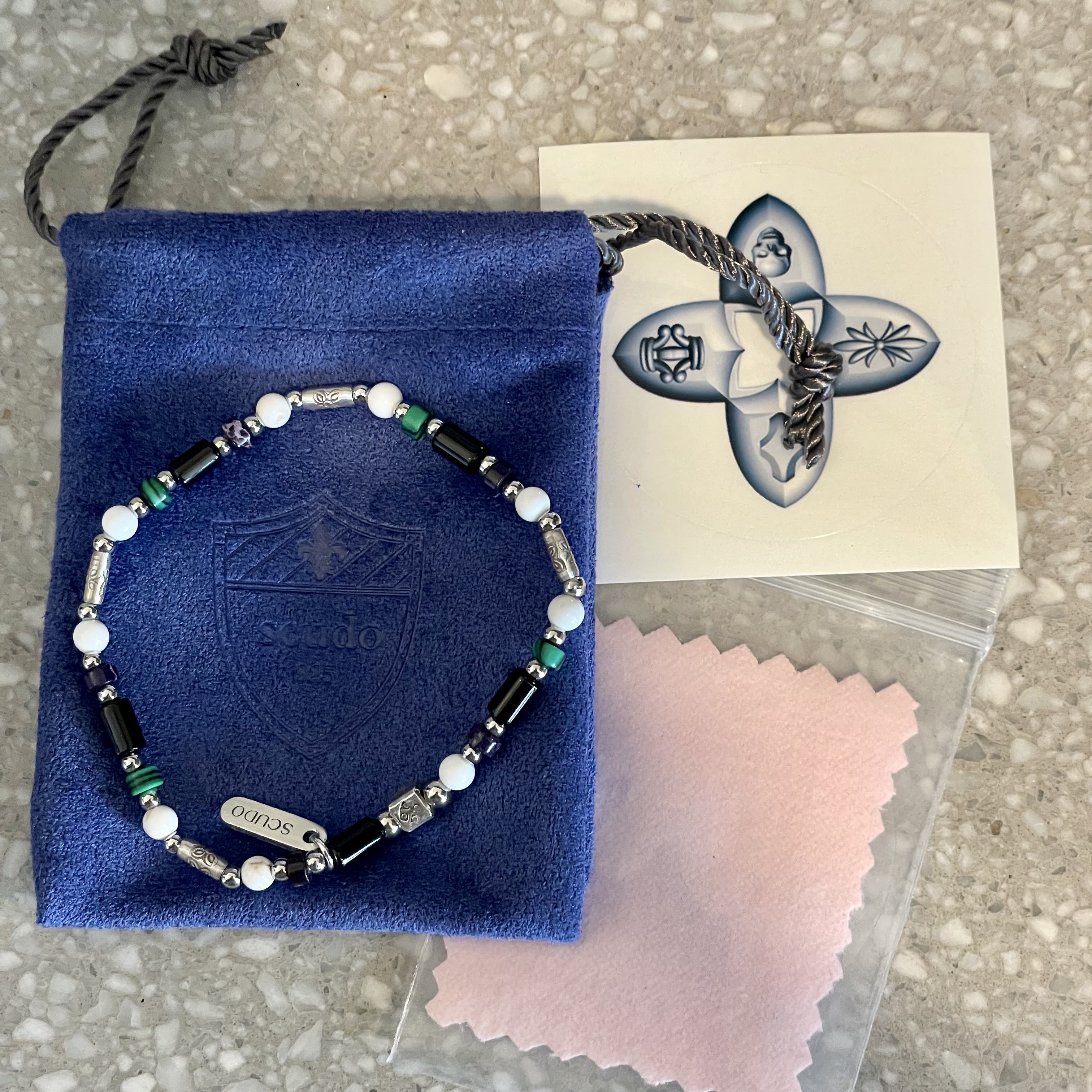 Scudo Grapevine Karen Beads Bracelet 착용 스타일 - 3