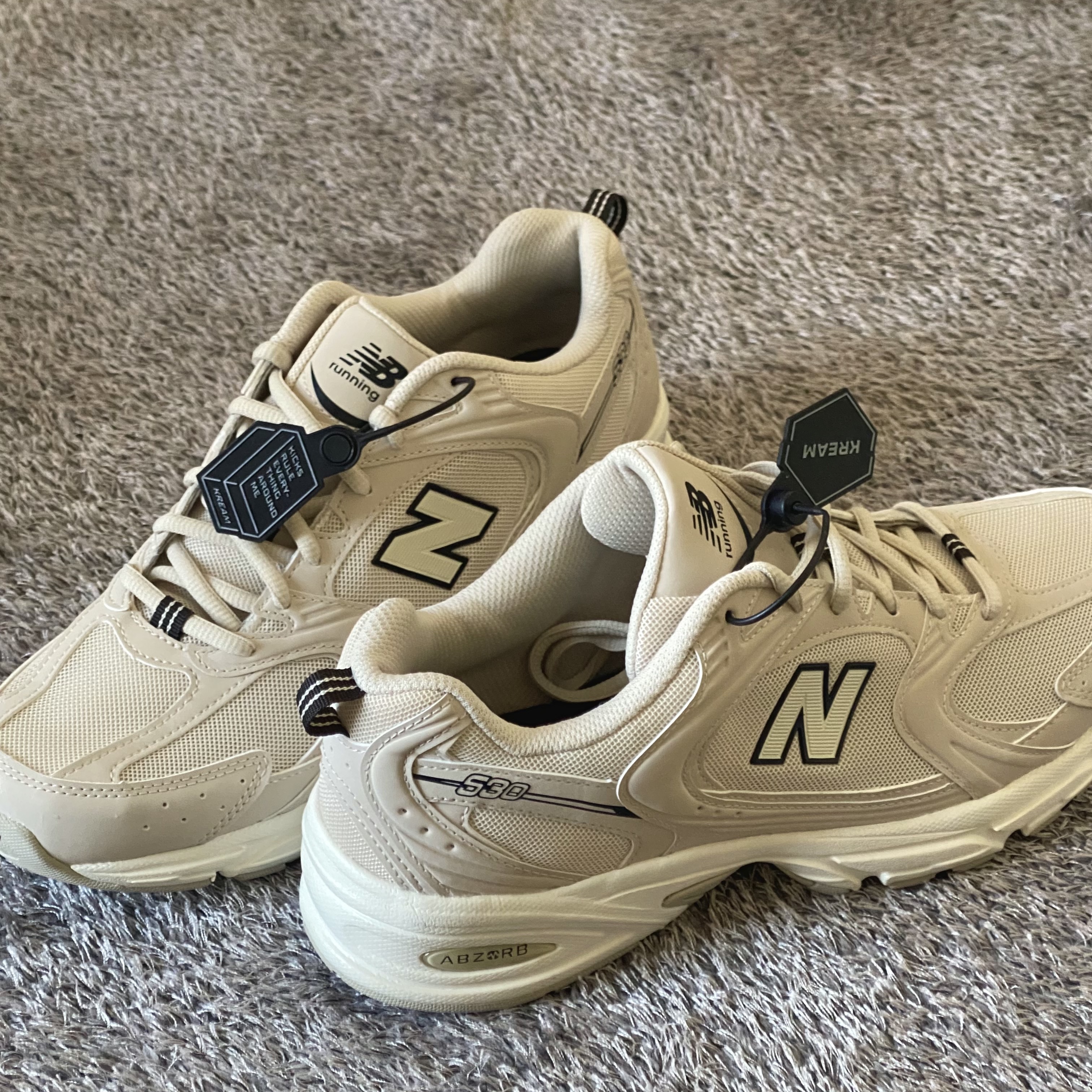 New Balance 530 Ivory 착용 스타일