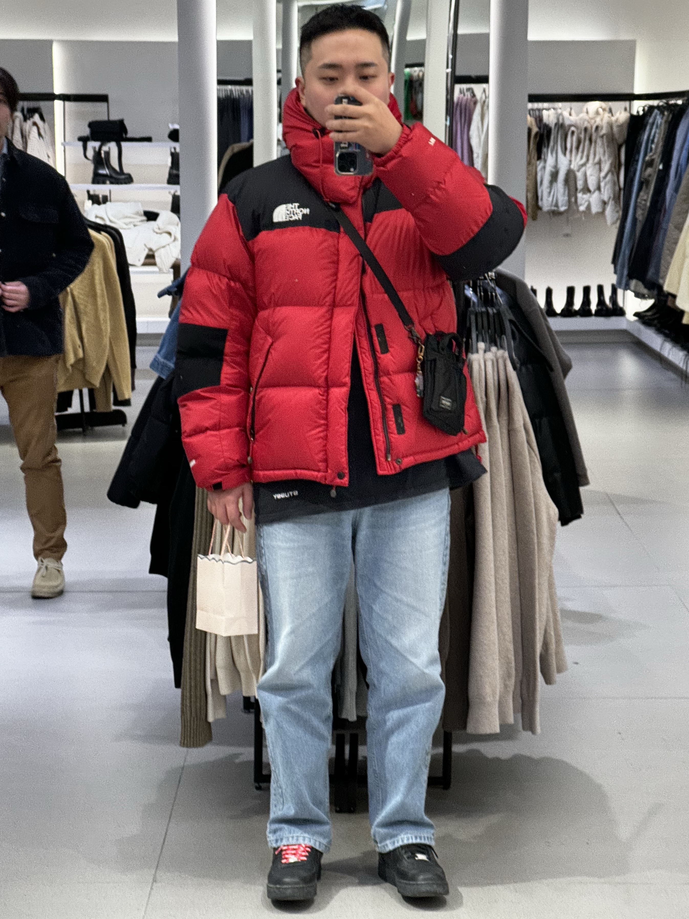 Porter Howl Helmet Bag Mini Black, Nike Air Force 1 '07 Low Triple Black 착용 스타일