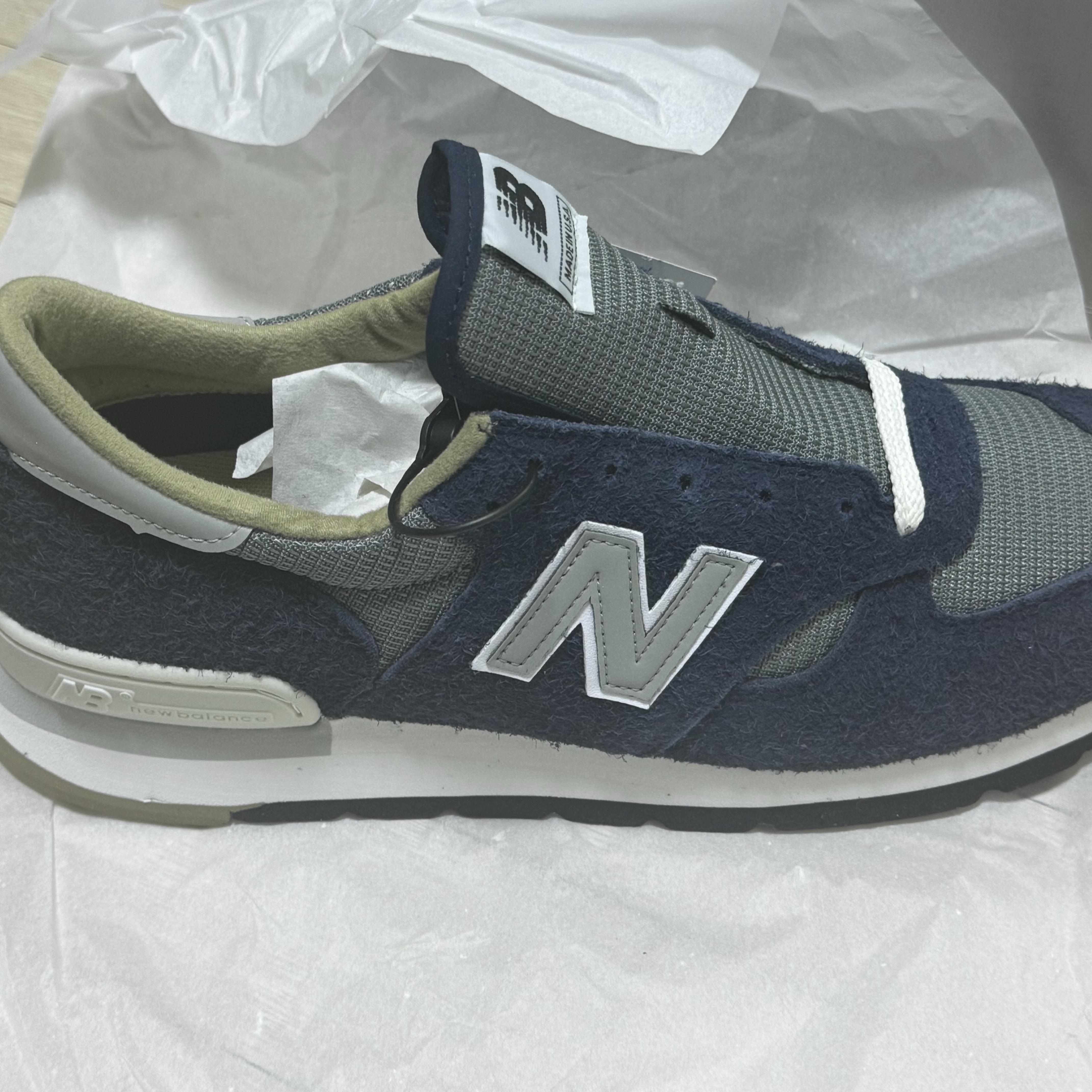 New Balance x Carhartt WIP 990v1 Made in USA Sculpture Center 착용 스타일 - 4