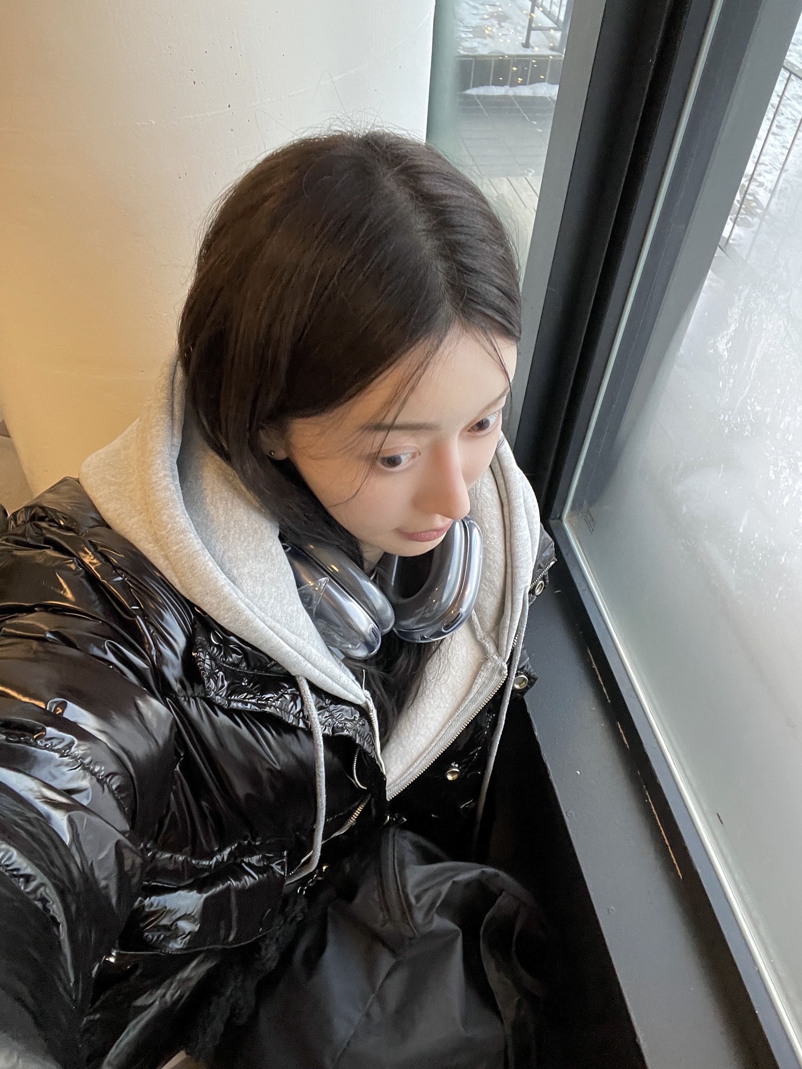Apple AirPods Max Lightning Space Gray (Korean Ver.), Asics x Freja Wewer Gel-1090 V2 Clay Grey Pure Silver 착용 스타일 - 4