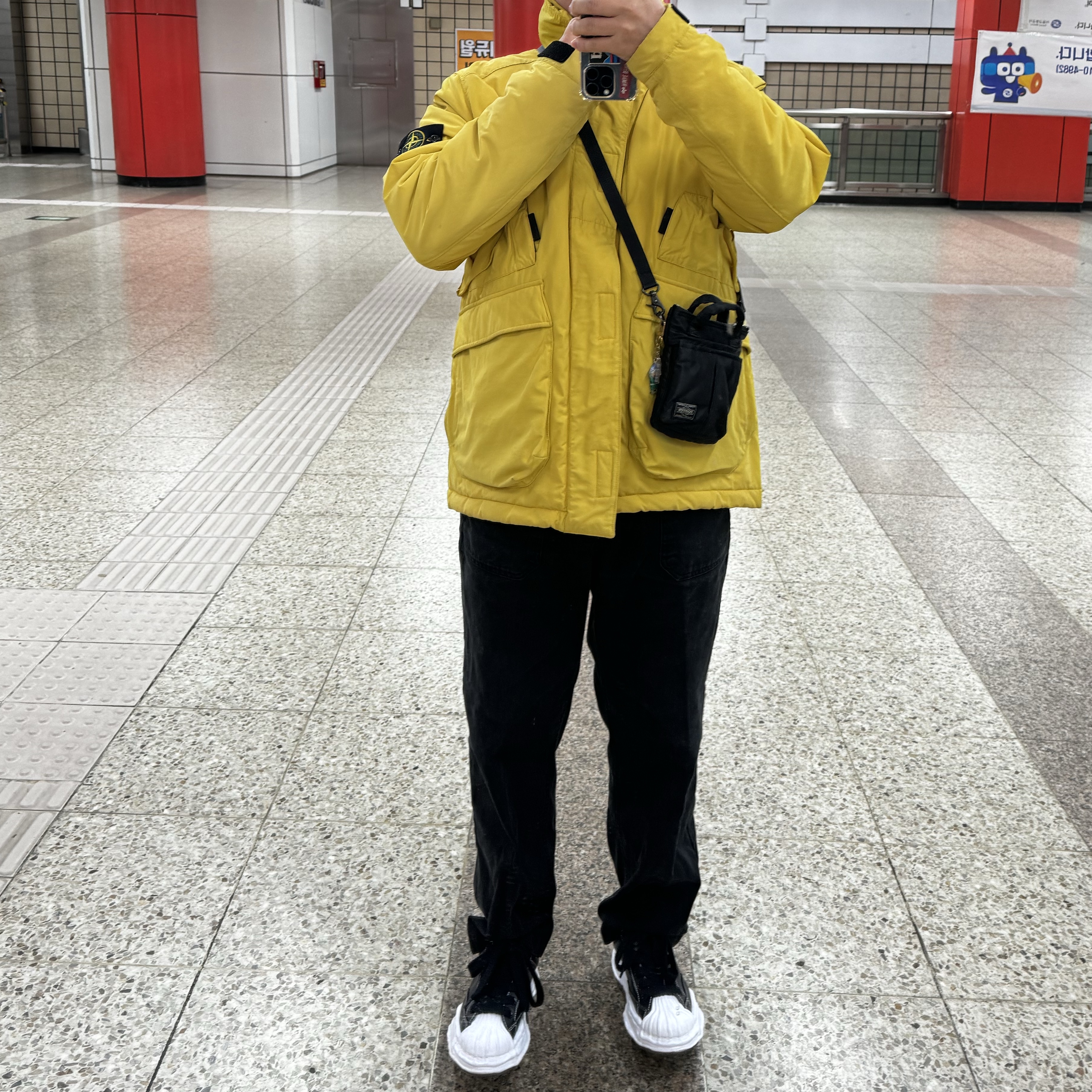 Maison Mihara Yasuhiro Blakey OG Sole Leather Low-top Sneakers Black, Porter Howl Helmet Bag Mini Black 착용 스타일