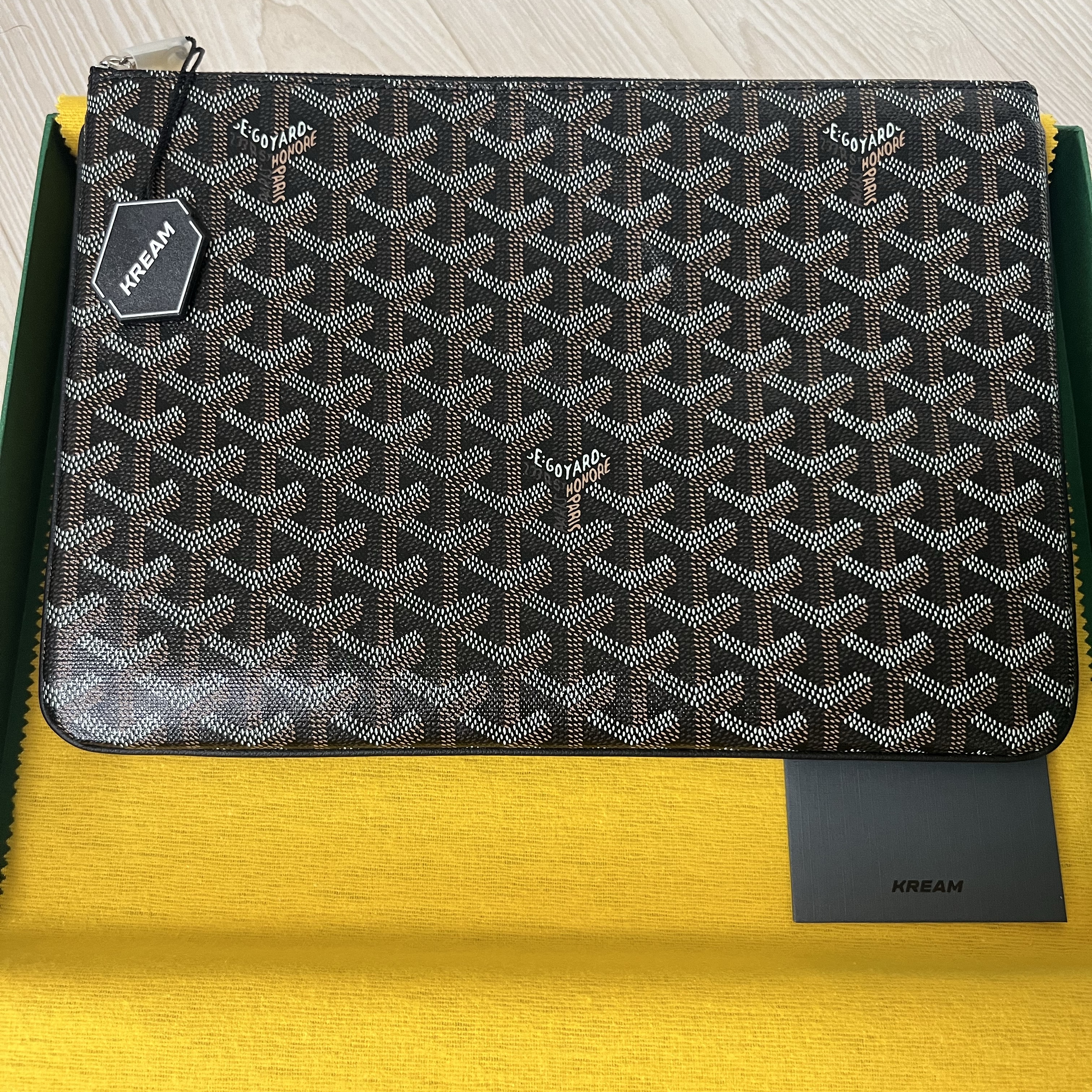 Goyard Senat Pochette MM Black 착용 스타일 - 2