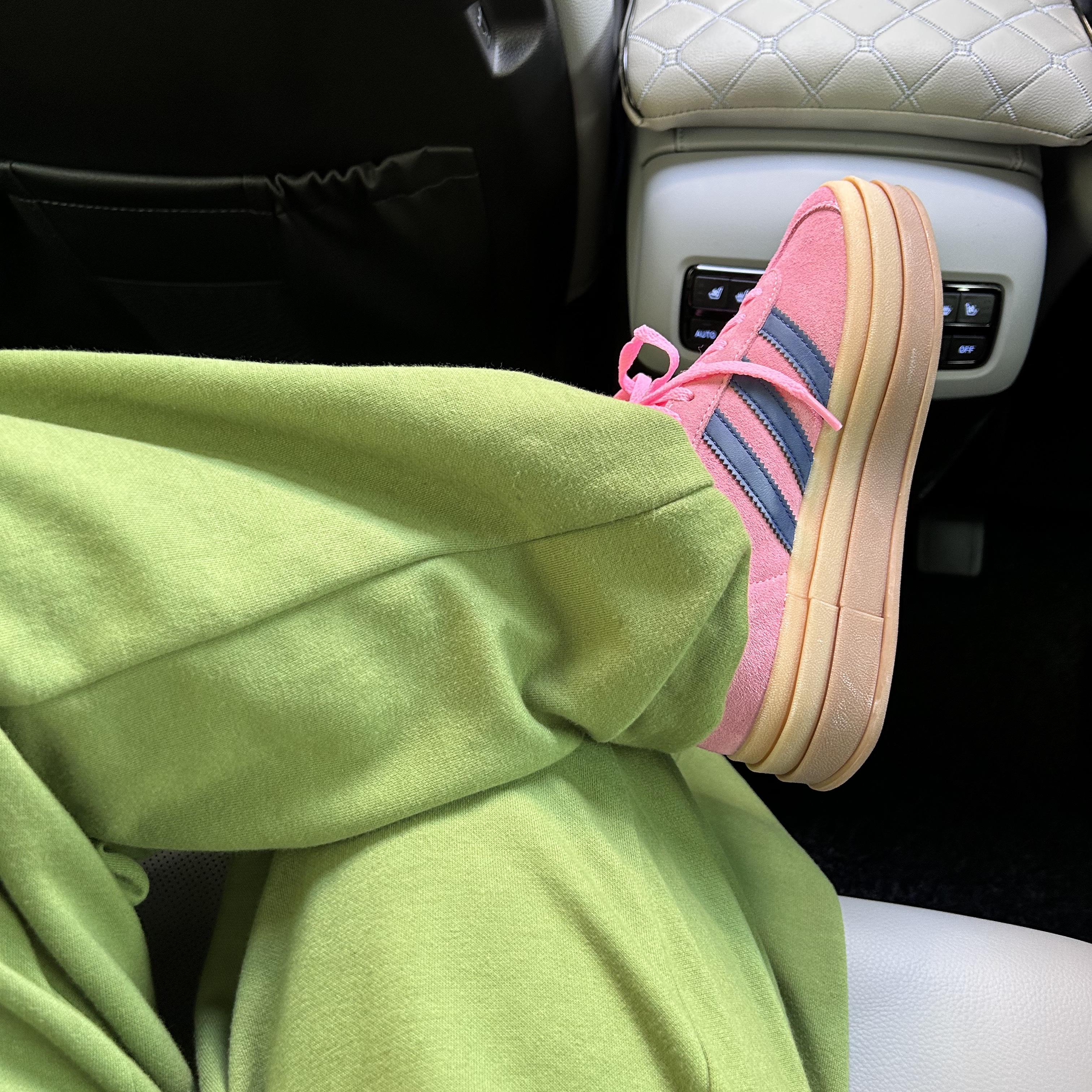 (W) Adidas Gazelle Bold Pink Glow Victory Blue 착용 스타일