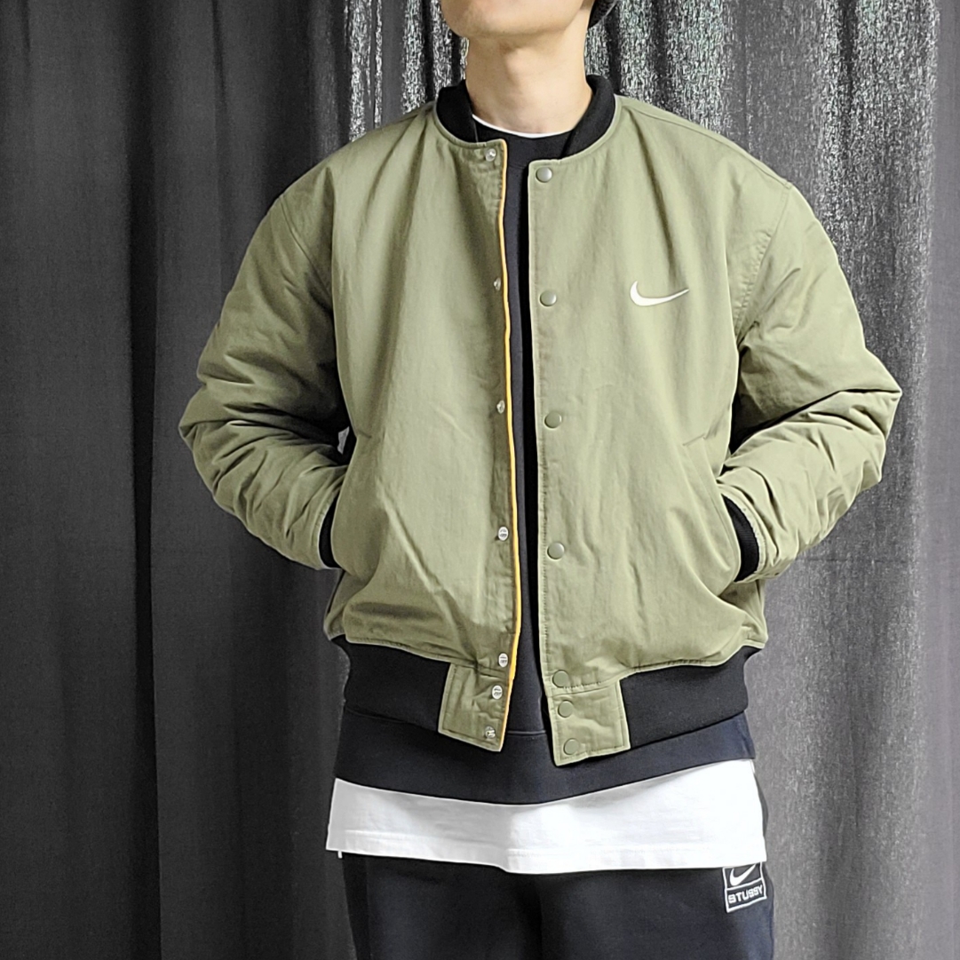Nike x Stussy Reversible Jacket Medium Olive (FJ9153-222) 착용 스타일 - 4
