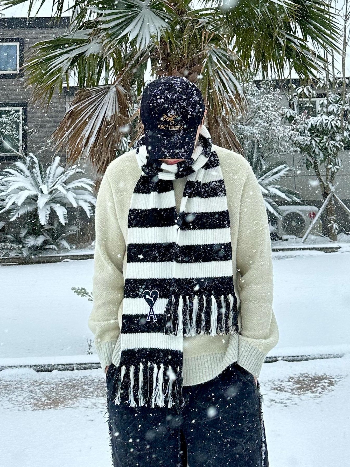 Palace x Arc'teryx 6-Panel Black - 20FW, Puma x AMI Scarf Black White 착용 스타일 - 2