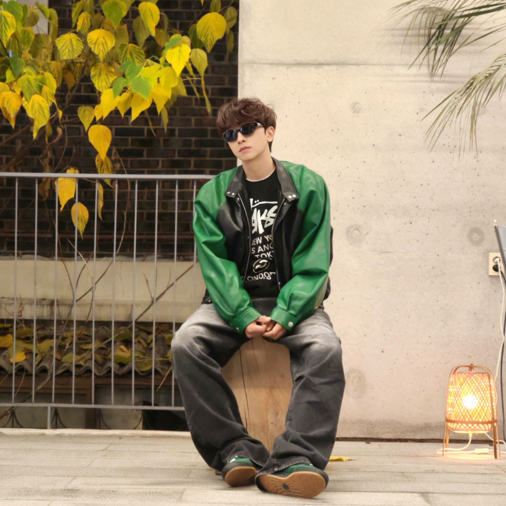 Adidas x YNuK Adimatic Dark Green Core Black, Stussy World Tour Crew Pigment Dyed Black 착용 스타일 - 4
